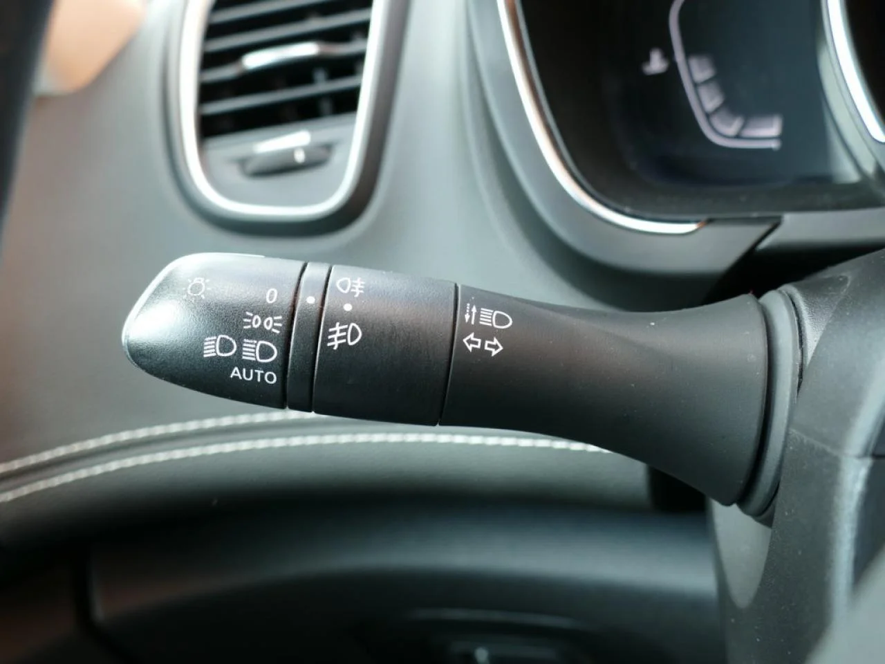 RENAULT GRAND SCENIC - Miniature 10 sur 13 - Cliquer pour voir cette photo
