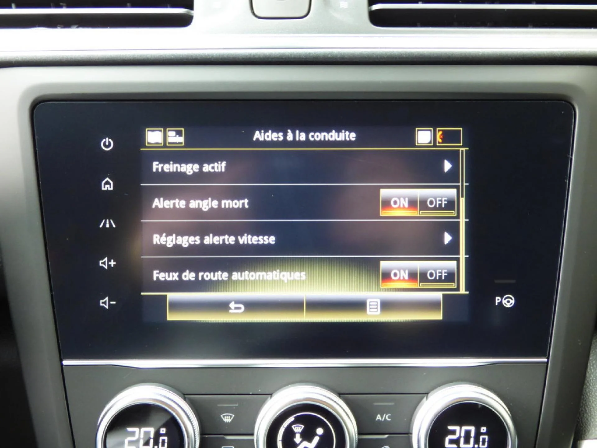 RENAULT KADJAR - Miniature 10 sur 21 - Cliquer pour voir cette photo