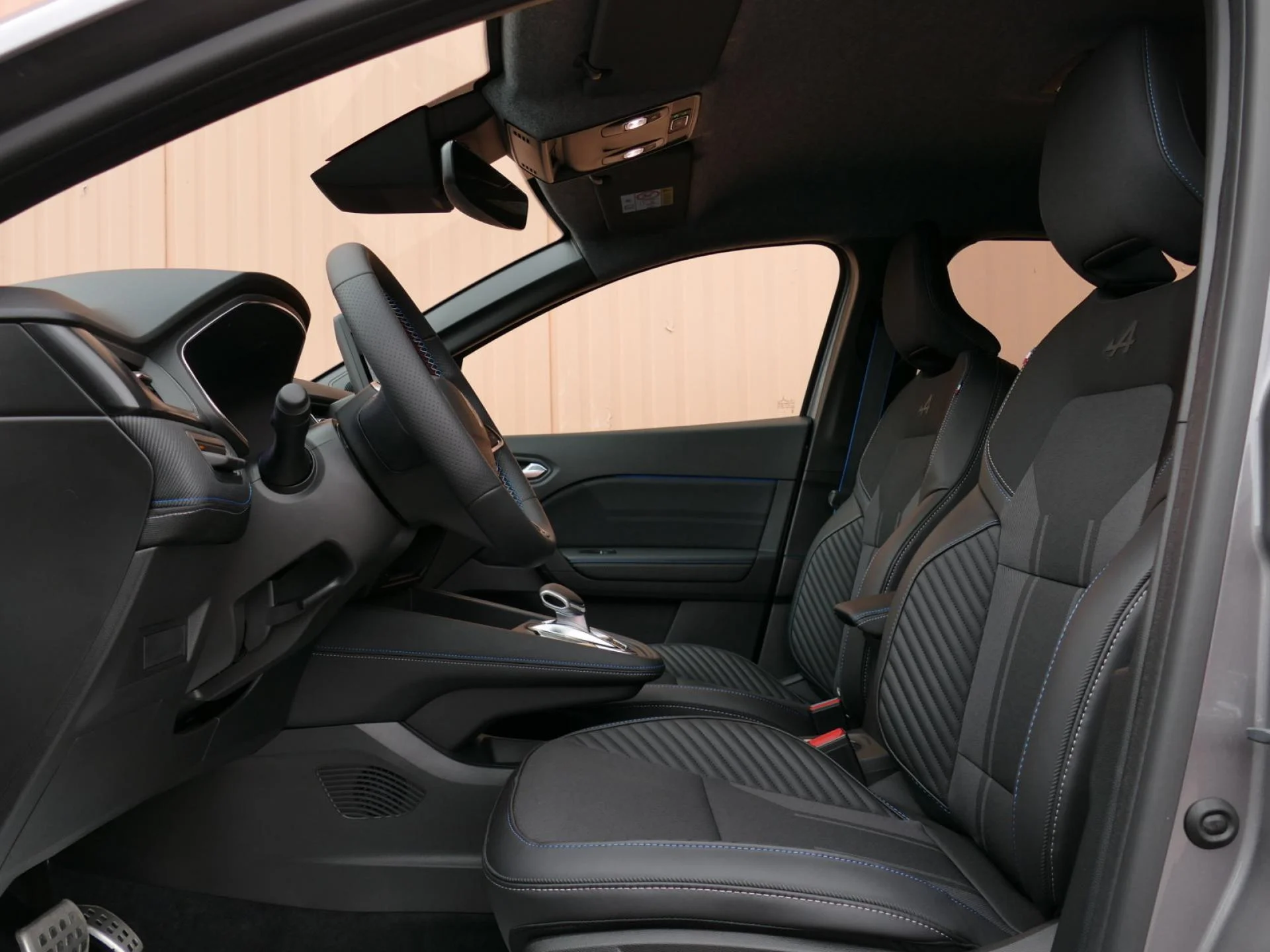 RENAULT Symbioz - Miniature 6 sur 27 - Cliquer pour voir cette photo