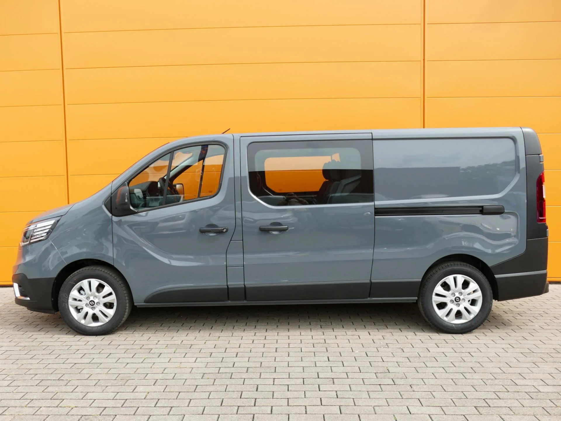 RENAULT TRAFIC - Miniature 3 sur 32 - Cliquer pour voir cette photo