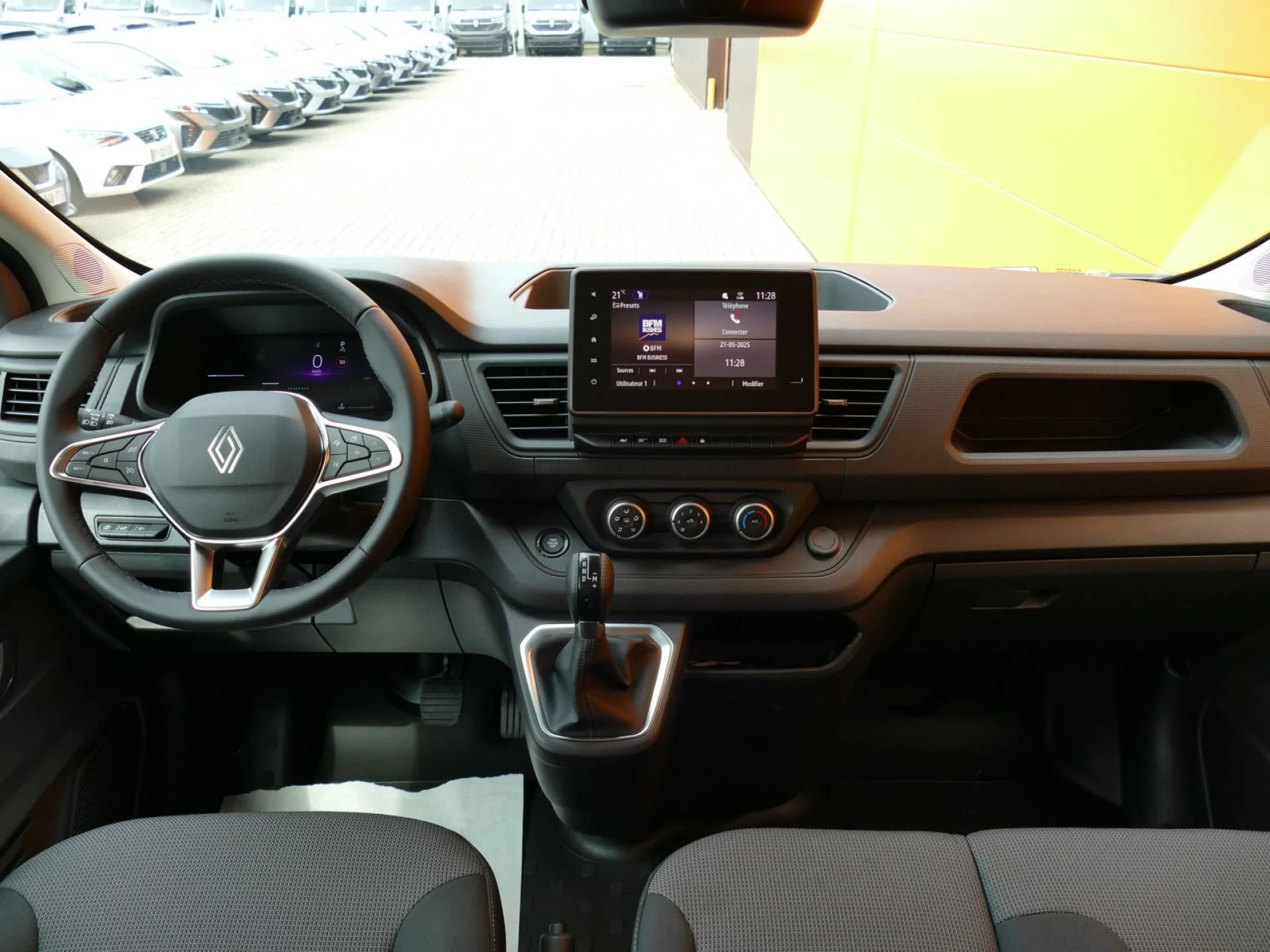 RENAULT TRAFIC - Miniature 5 sur 32 - Cliquer pour voir cette photo