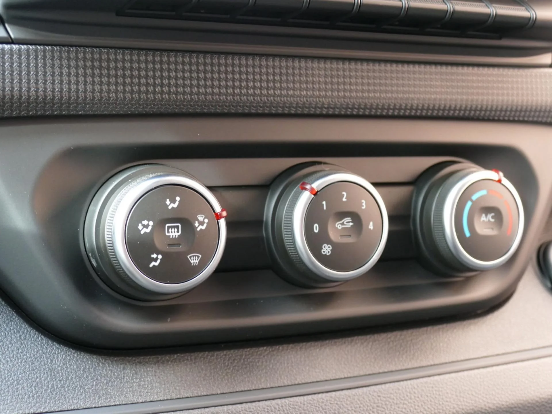 RENAULT TRAFIC - Miniature 13 sur 30 - Cliquer pour voir cette photo