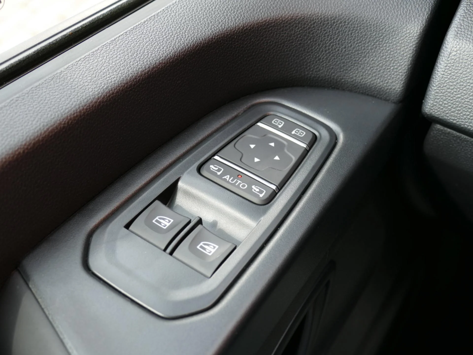 RENAULT TRAFIC - Miniature 22 sur 31 - Cliquer pour voir cette photo