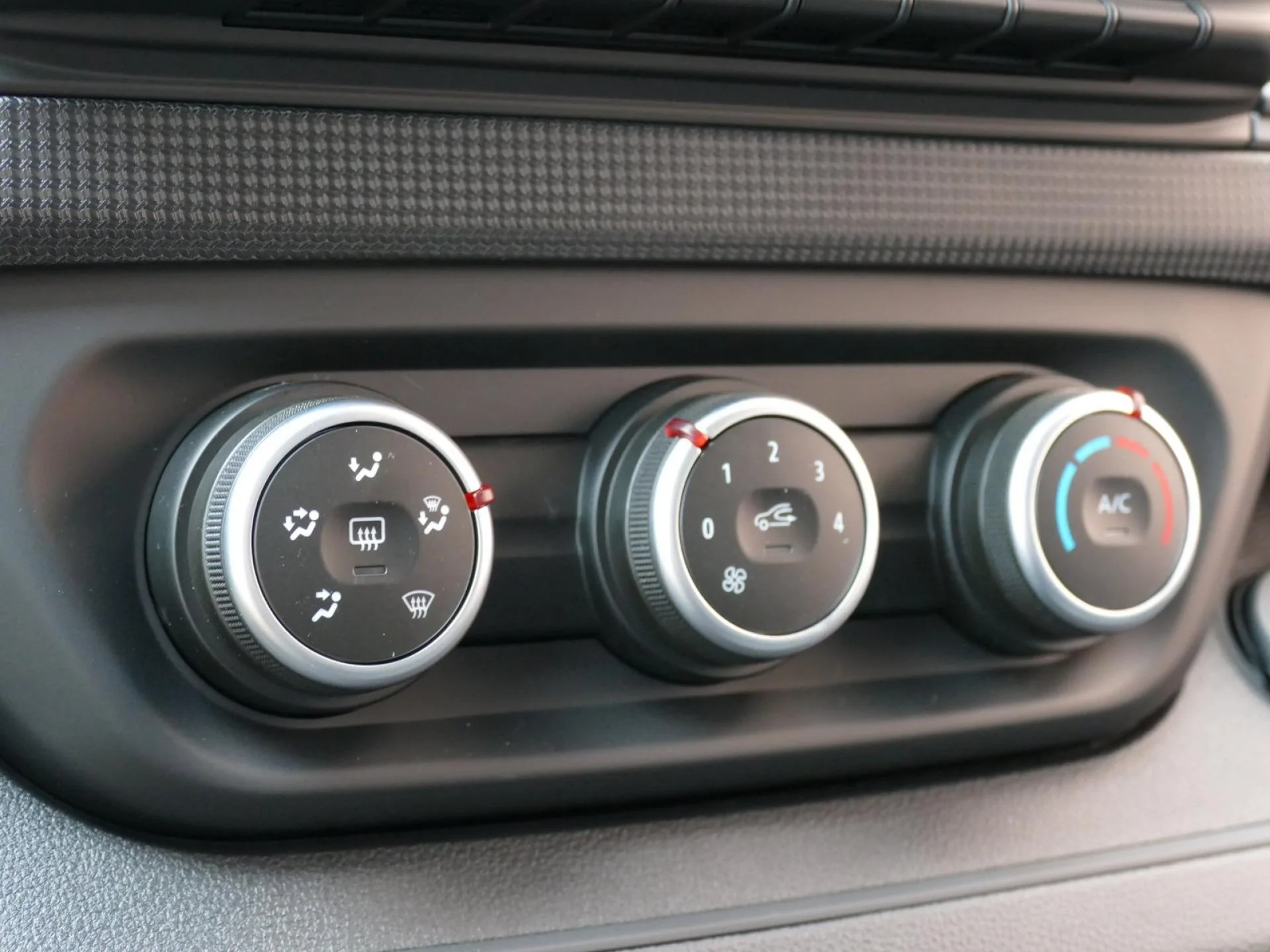 RENAULT TRAFIC - Miniature 16 sur 32 - Cliquer pour voir cette photo