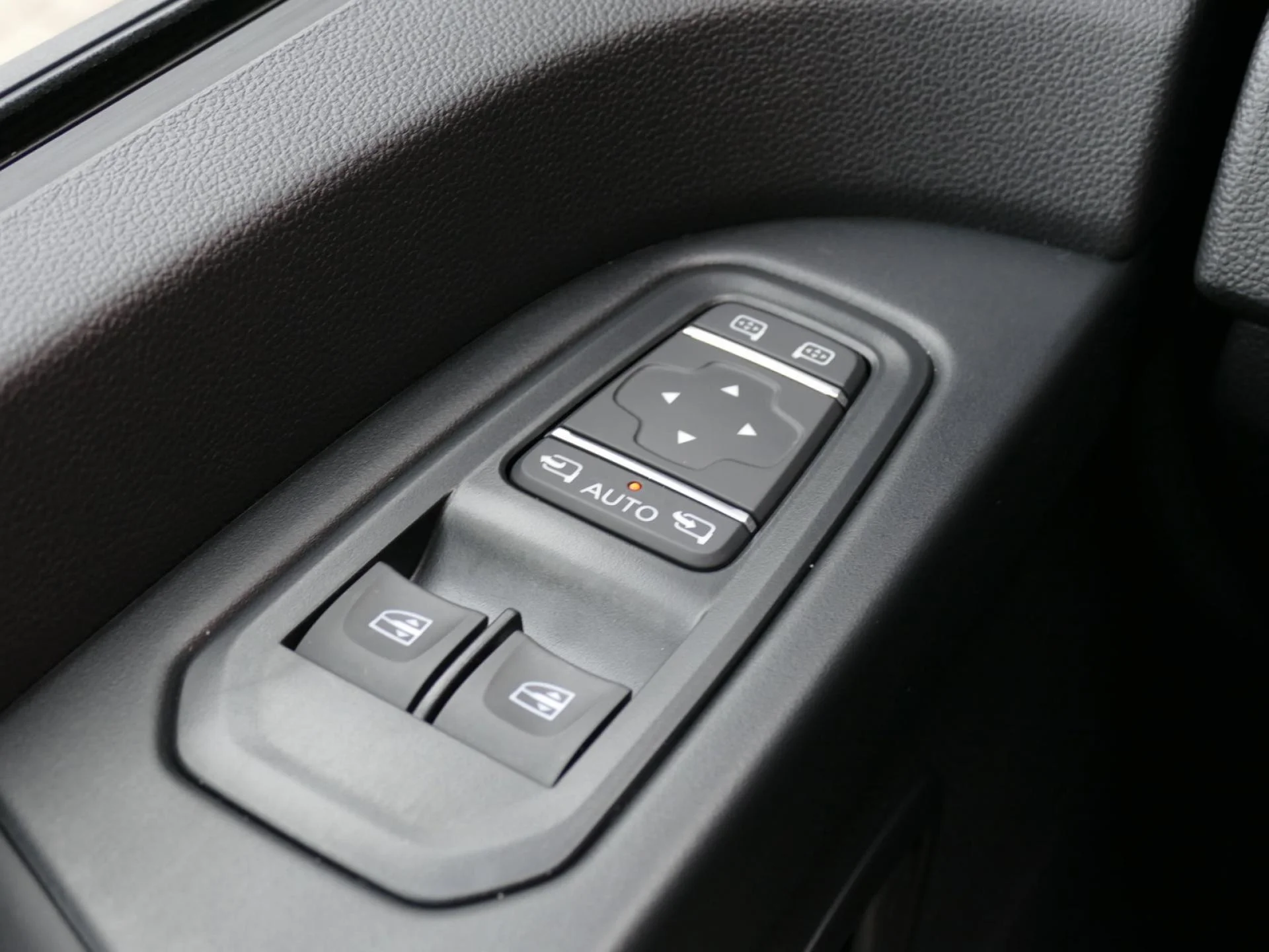 RENAULT TRAFIC - Miniature 21 sur 32 - Cliquer pour voir cette photo