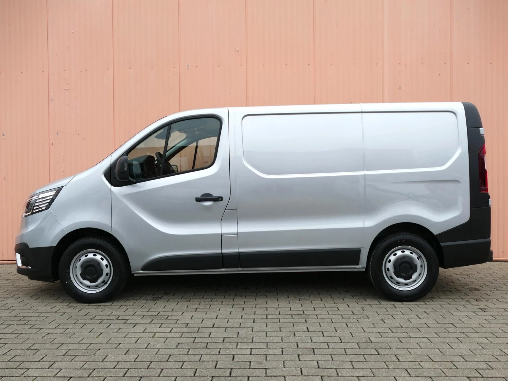 RENAULT TRAFIC - Miniature 3 sur 32 - Cliquer pour voir cette photo