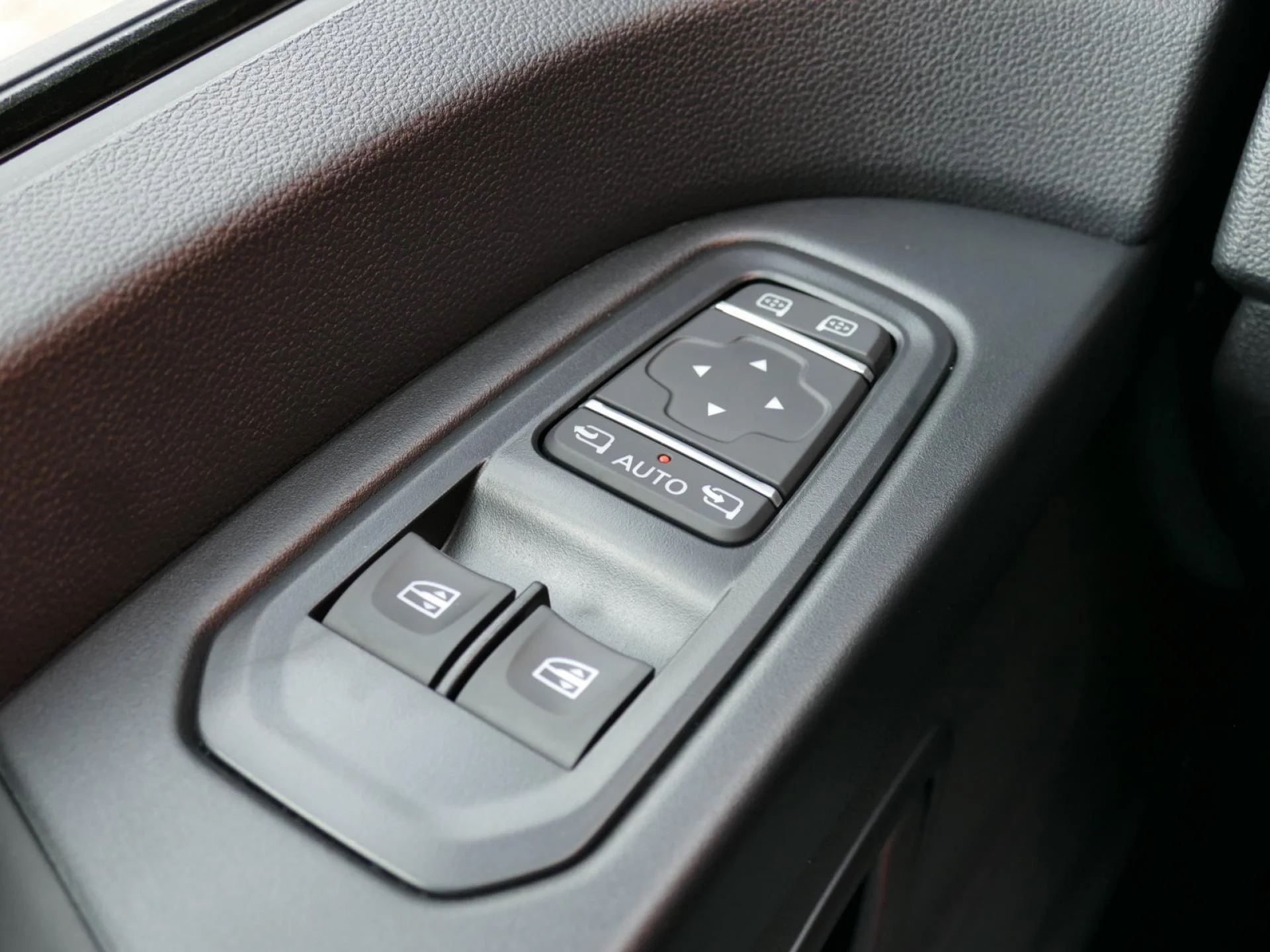 RENAULT TRAFIC - Miniature 21 sur 32 - Cliquer pour voir cette photo