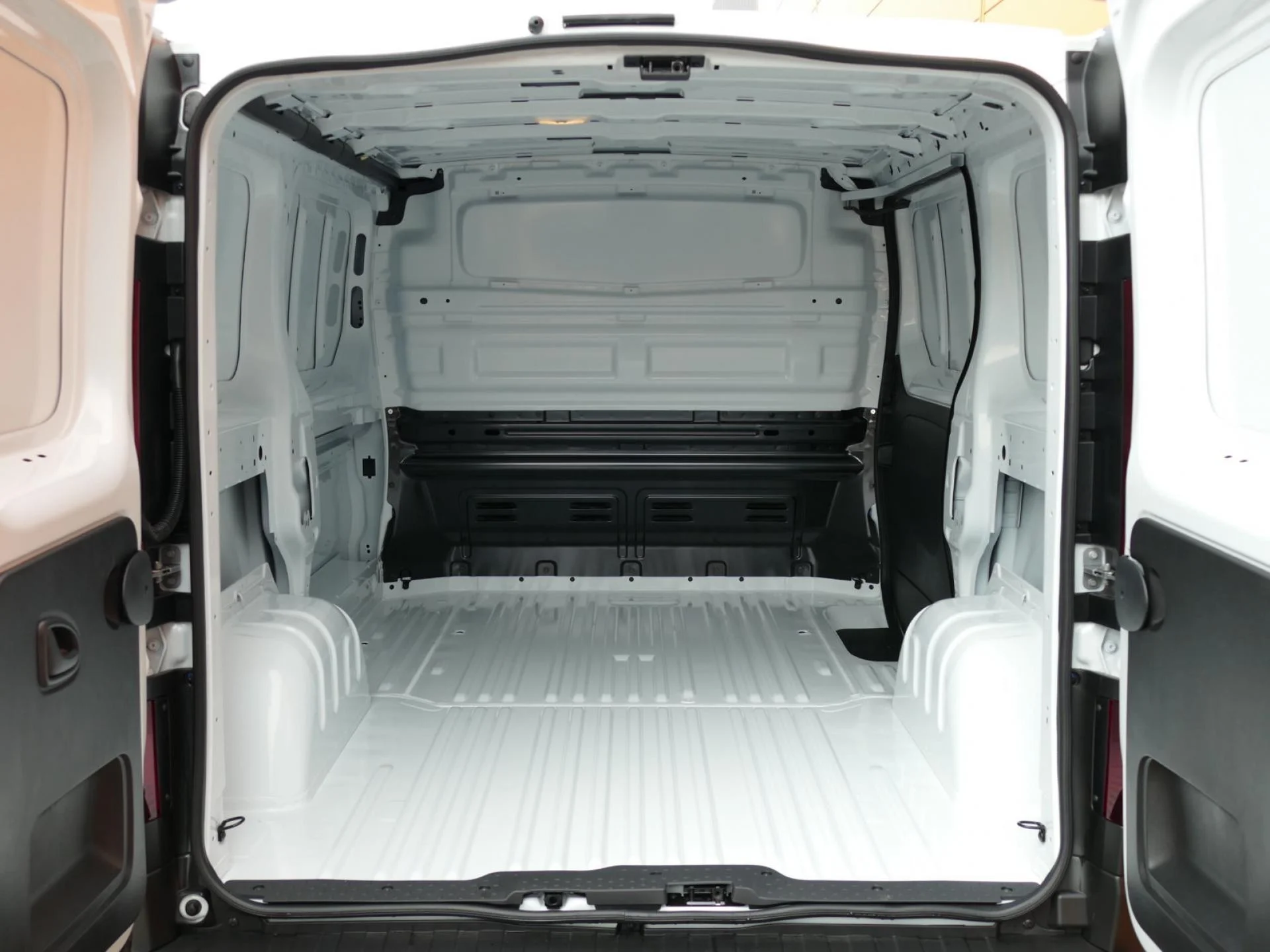 RENAULT TRAFIC - Miniature 7 sur 32 - Cliquer pour voir cette photo