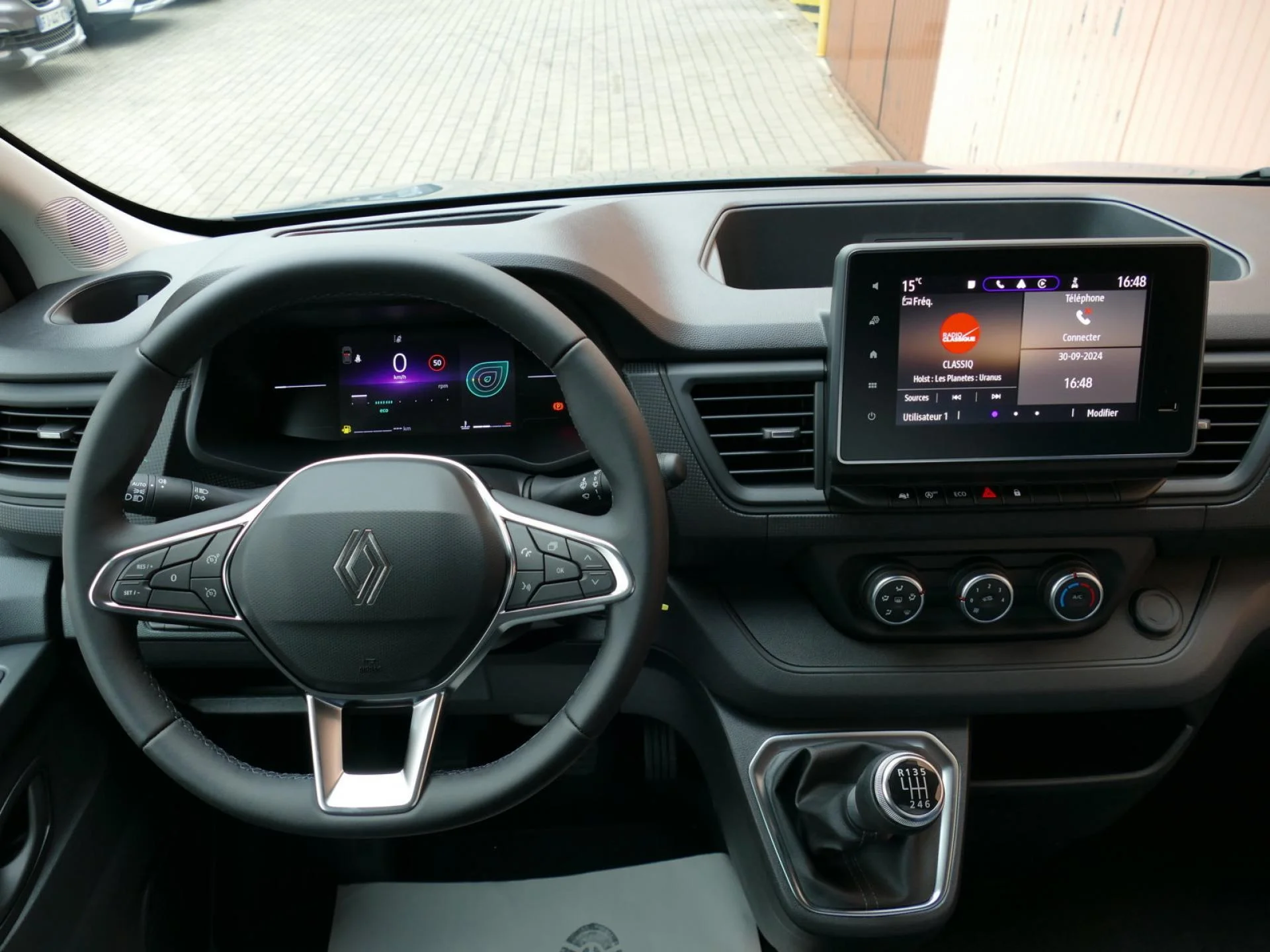 RENAULT TRAFIC - Miniature 23 sur 24 - Cliquer pour voir cette photo