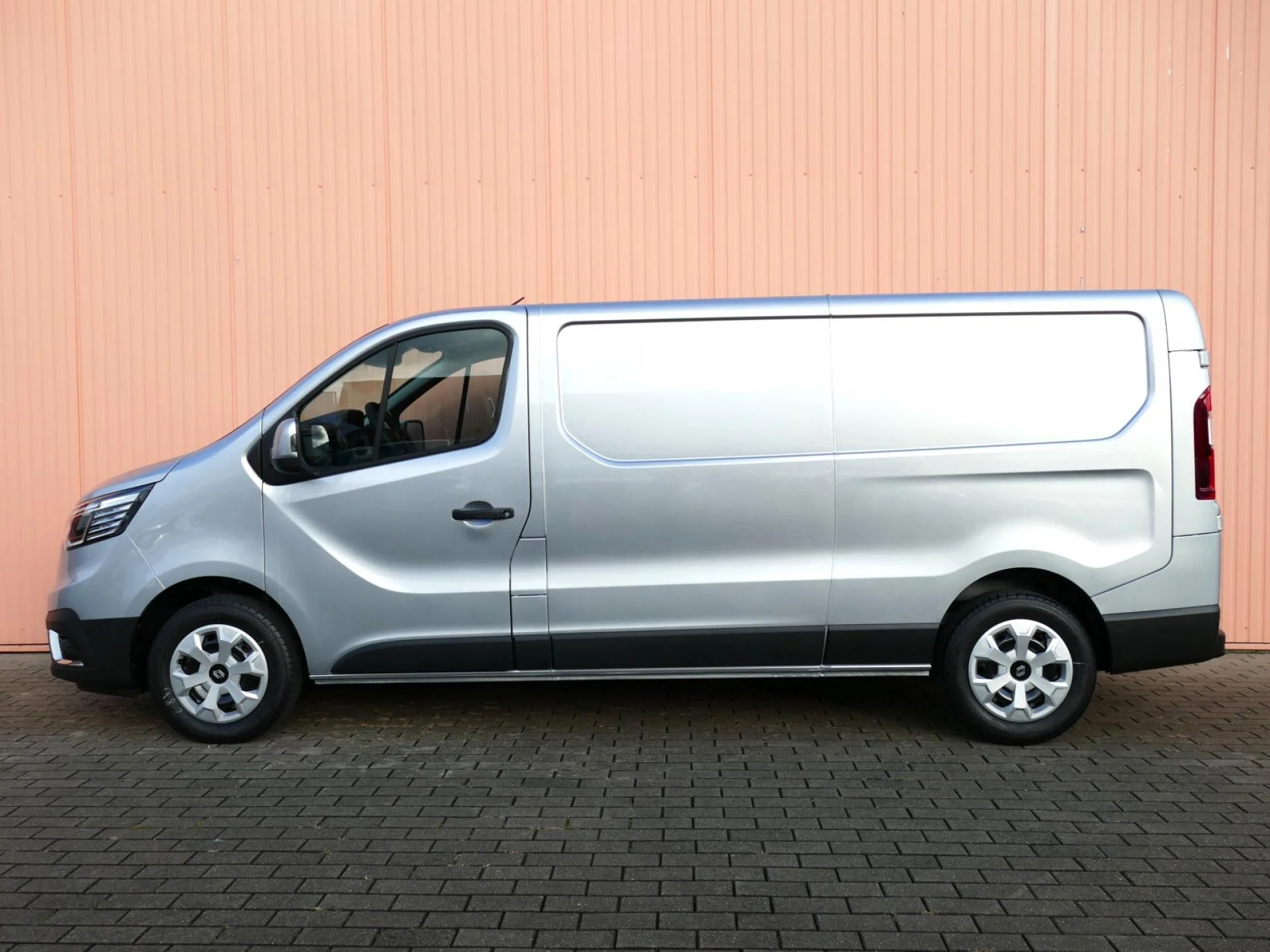 RENAULT TRAFIC - Miniature 3 sur 24 - Cliquer pour voir cette photo