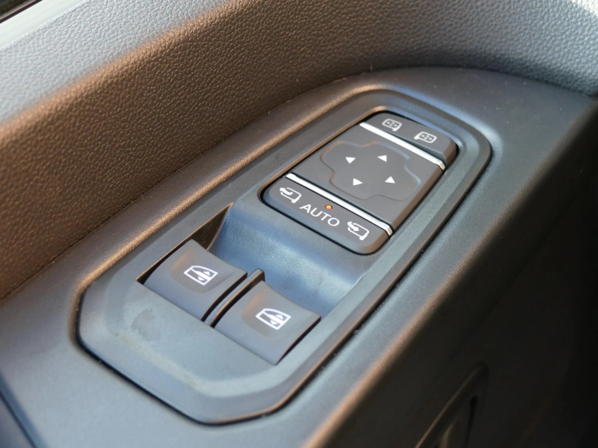 RENAULT TRAFIC - Miniature 19 sur 24 - Cliquer pour voir cette photo