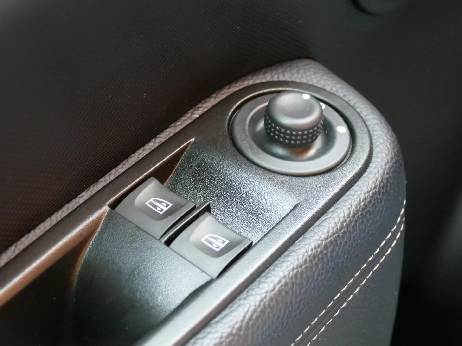RENAULT TWINGO - Miniature 24 sur 34 - Cliquer pour voir cette photo