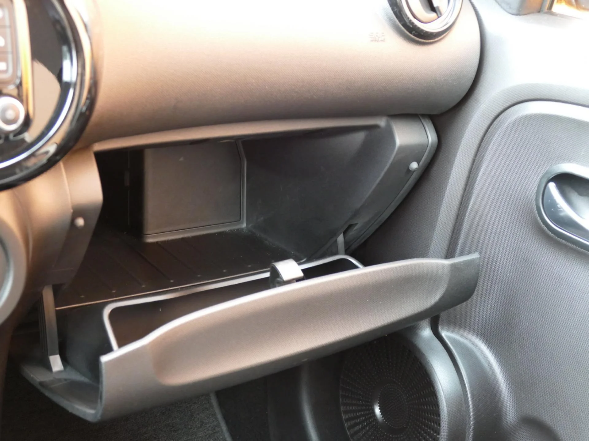 RENAULT TWINGO - Miniature 23 sur 34 - Cliquer pour voir cette photo