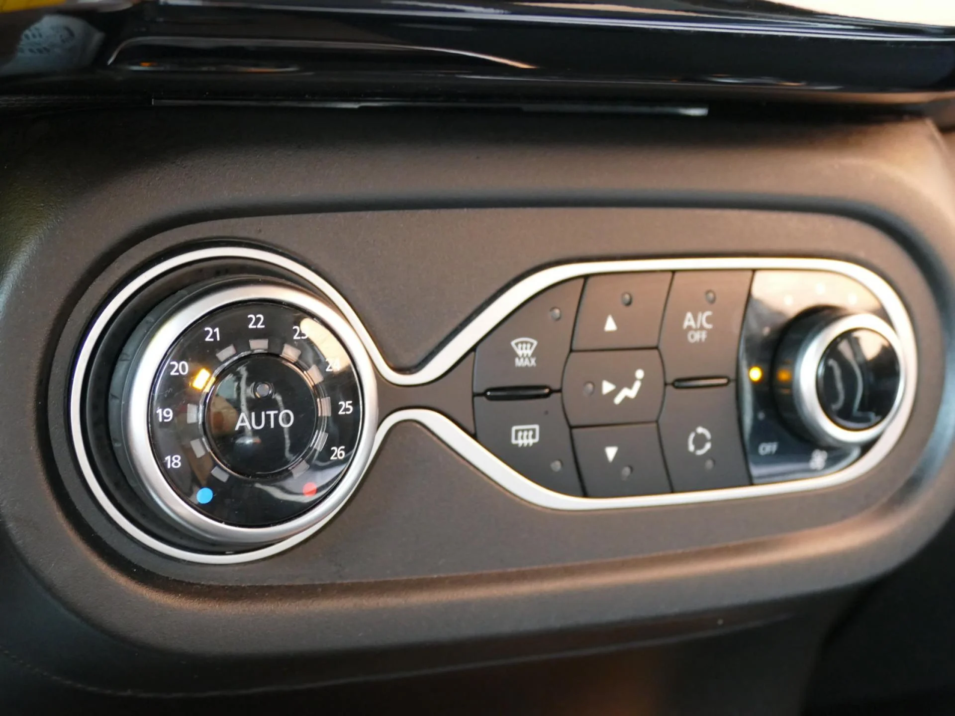 RENAULT TWINGO - Miniature 10 sur 34 - Cliquer pour voir cette photo