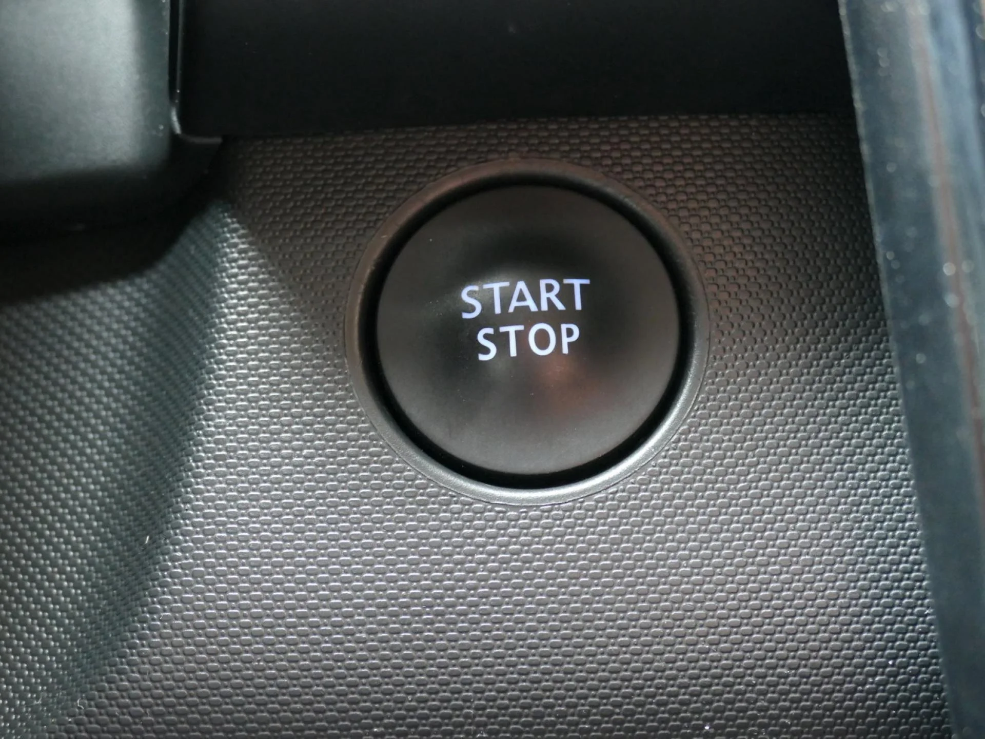 RENAULT ZOE - Miniature 20 sur 33 - Cliquer pour voir cette photo