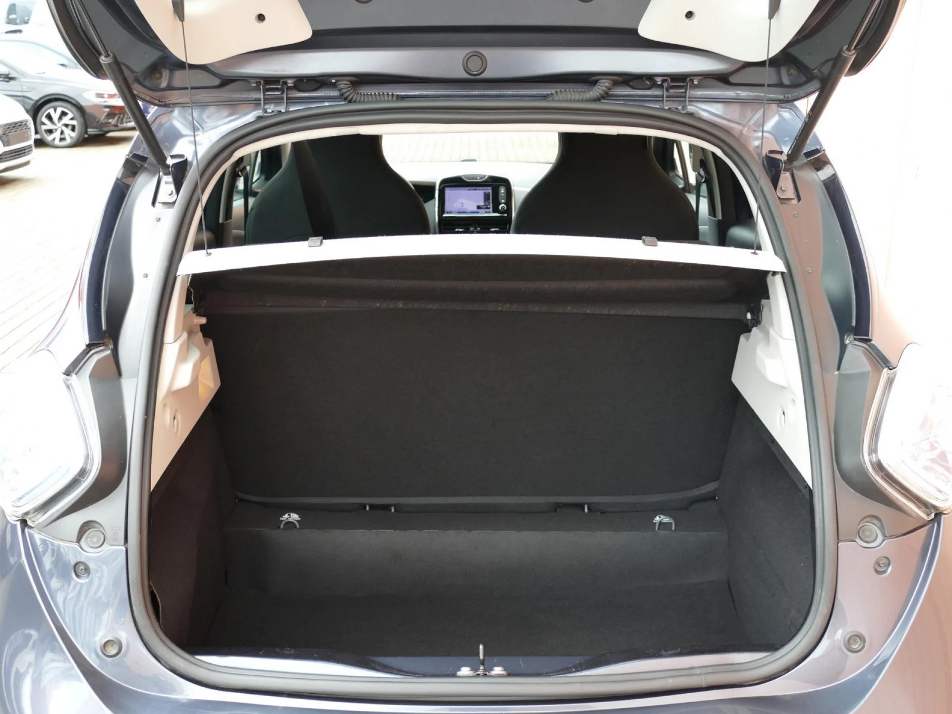 RENAULT ZOE - Miniature 9 sur 33 - Cliquer pour voir cette photo