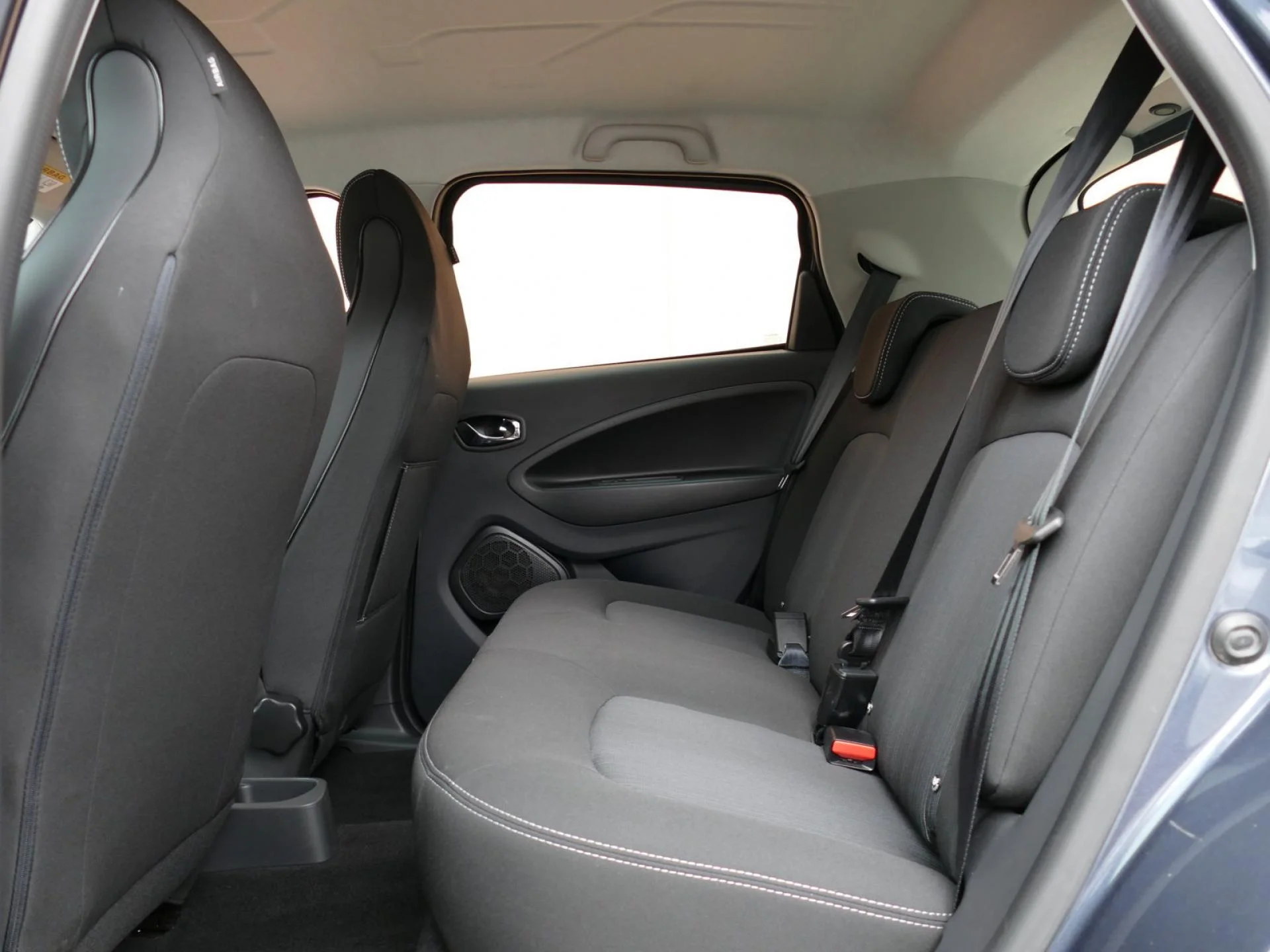 RENAULT ZOE - Miniature 8 sur 33 - Cliquer pour voir cette photo