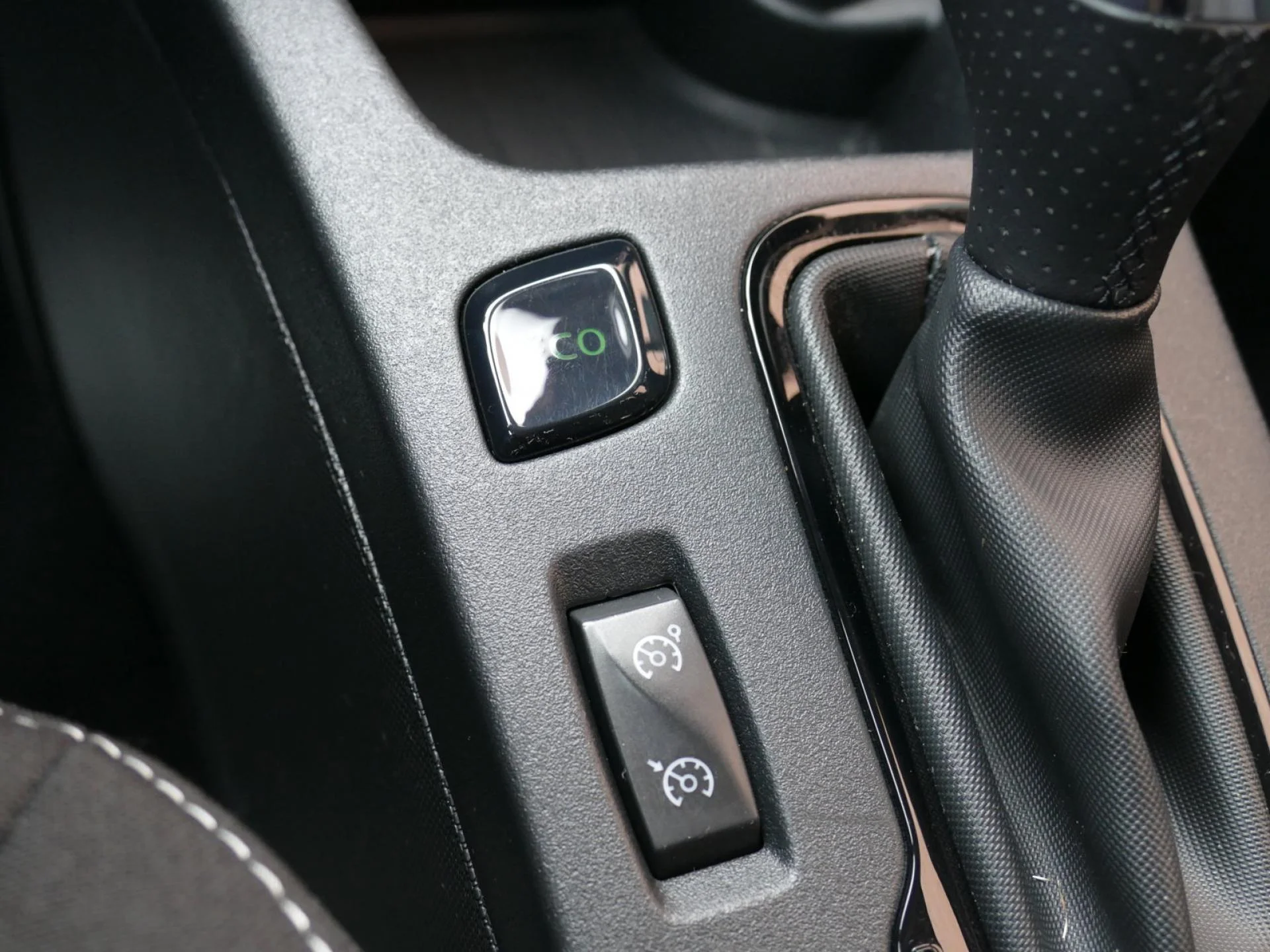 RENAULT ZOE - Miniature 19 sur 33 - Cliquer pour voir cette photo