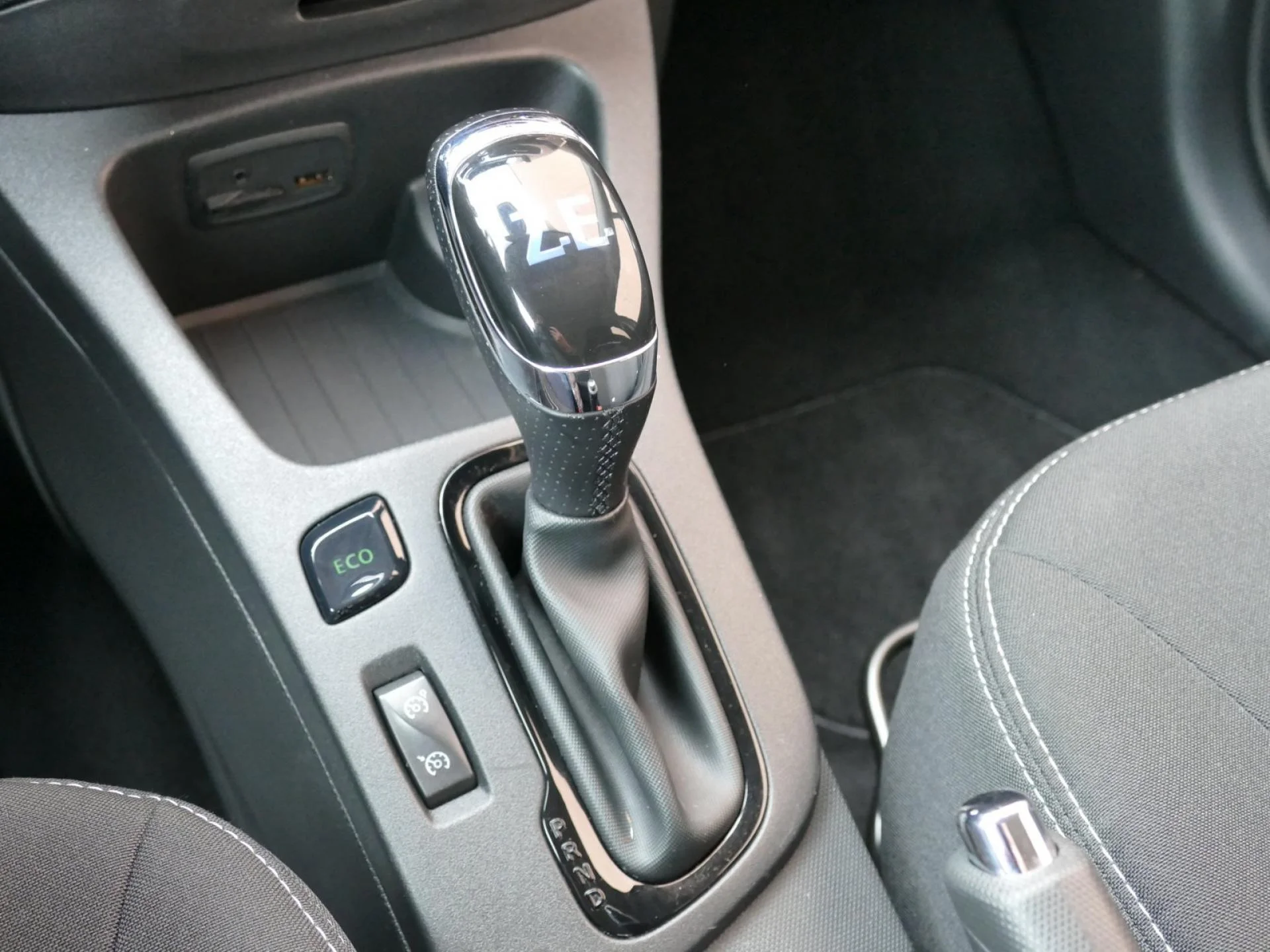 RENAULT ZOE - Miniature 18 sur 33 - Cliquer pour voir cette photo