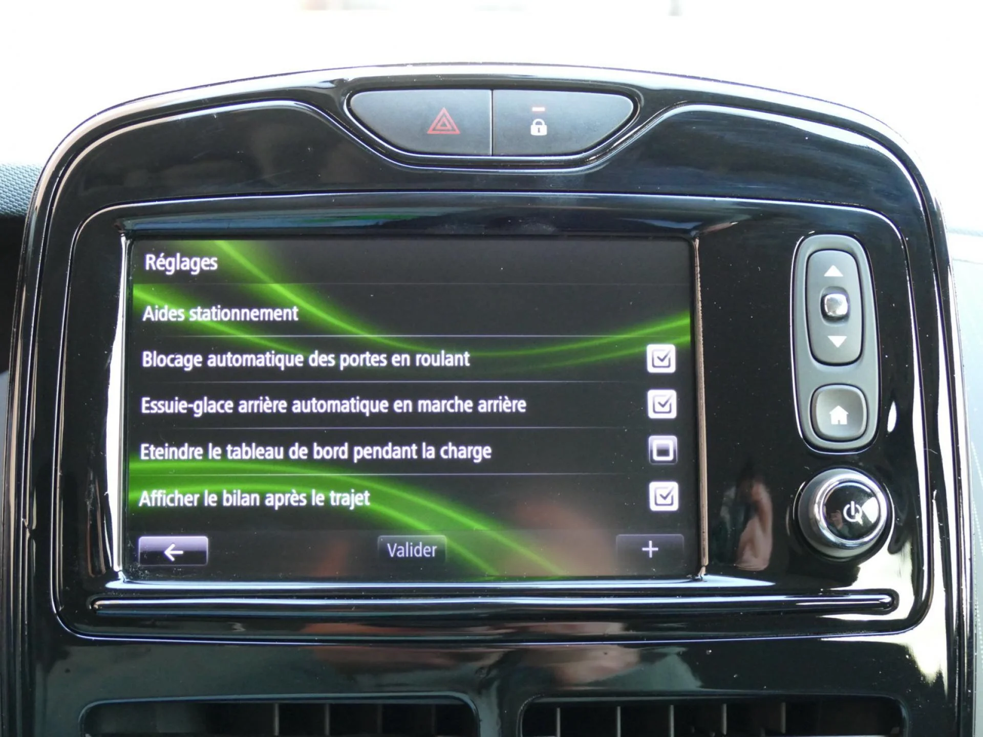 RENAULT ZOE - Miniature 13 sur 33 - Cliquer pour voir cette photo