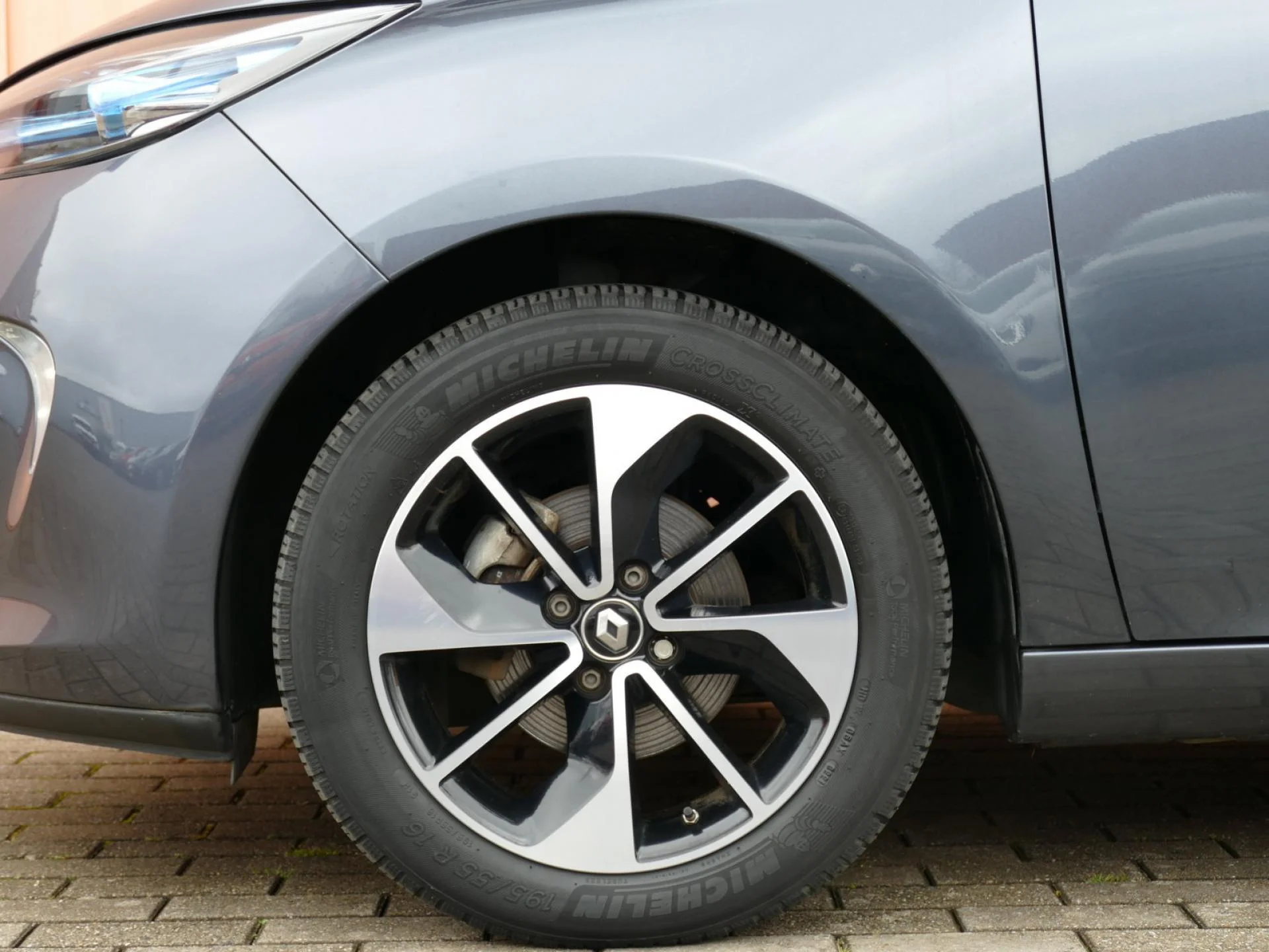 RENAULT ZOE - Miniature 32 sur 33 - Cliquer pour voir cette photo