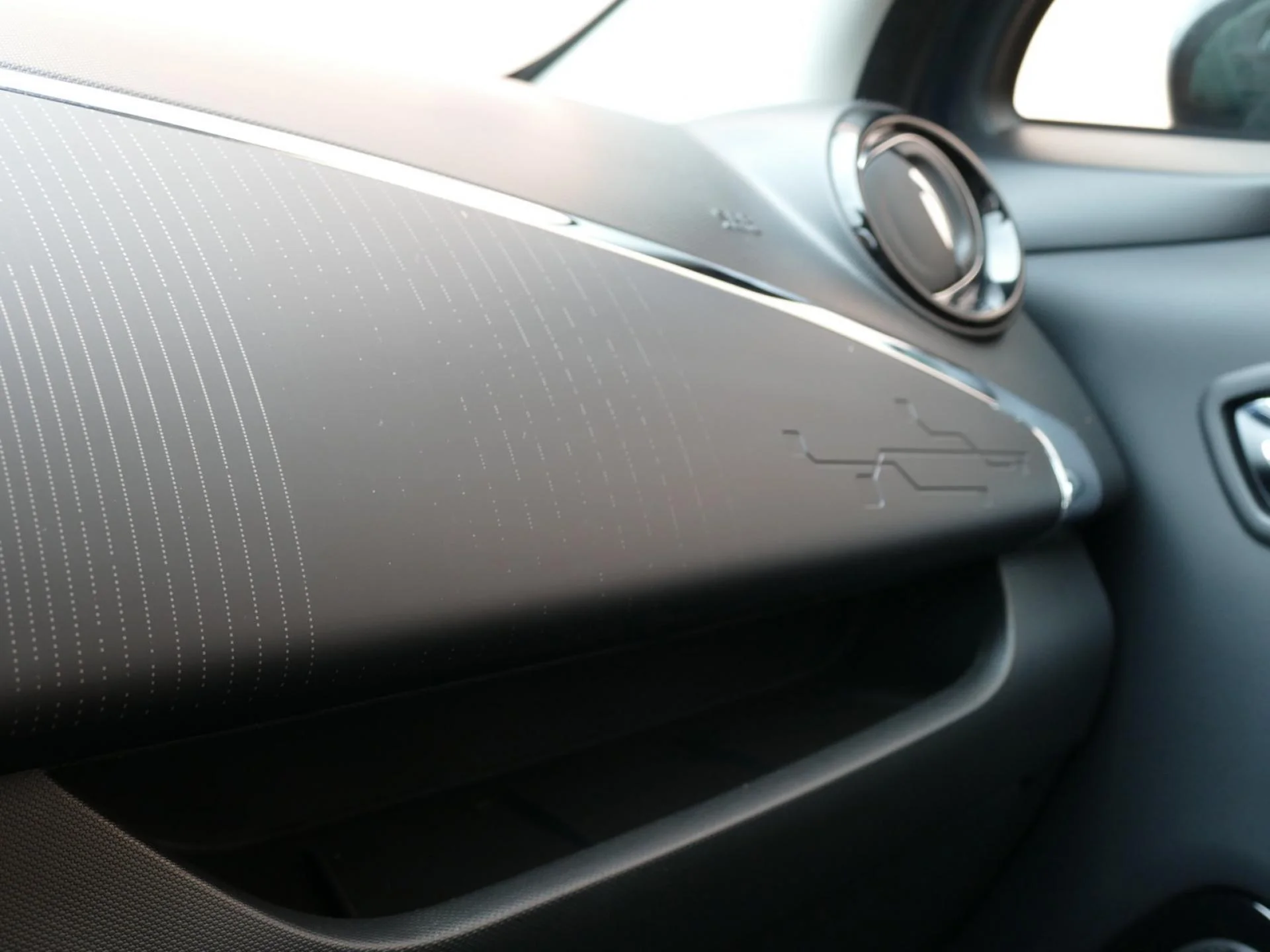RENAULT ZOE - Miniature 25 sur 33 - Cliquer pour voir cette photo