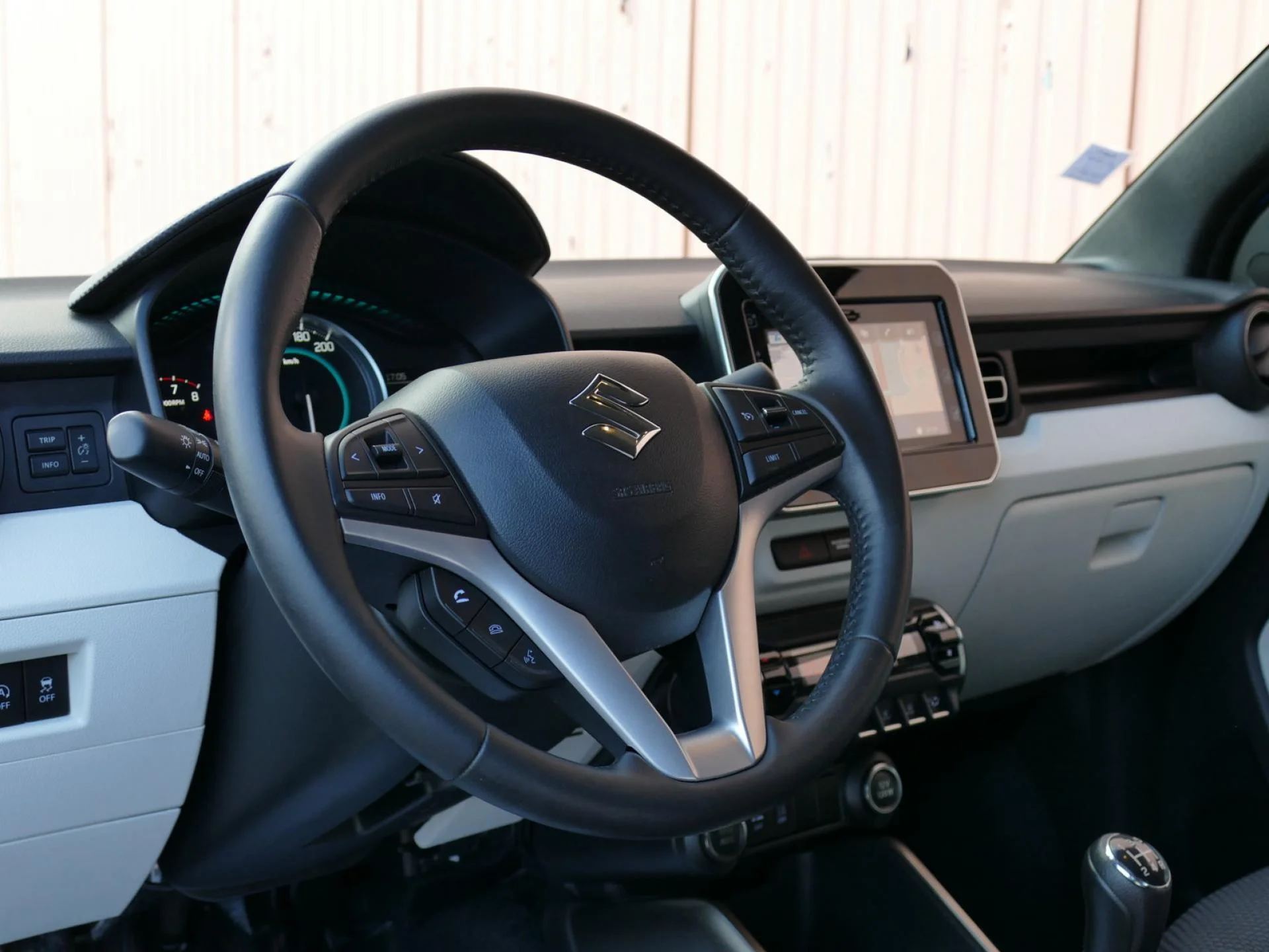 SUZUKI IGNIS - Miniature 13 sur 32 - Cliquer pour voir cette photo