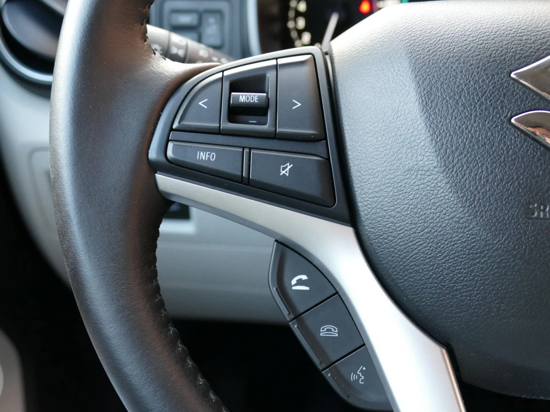 SUZUKI IGNIS - Miniature 15 sur 32 - Cliquer pour voir cette photo