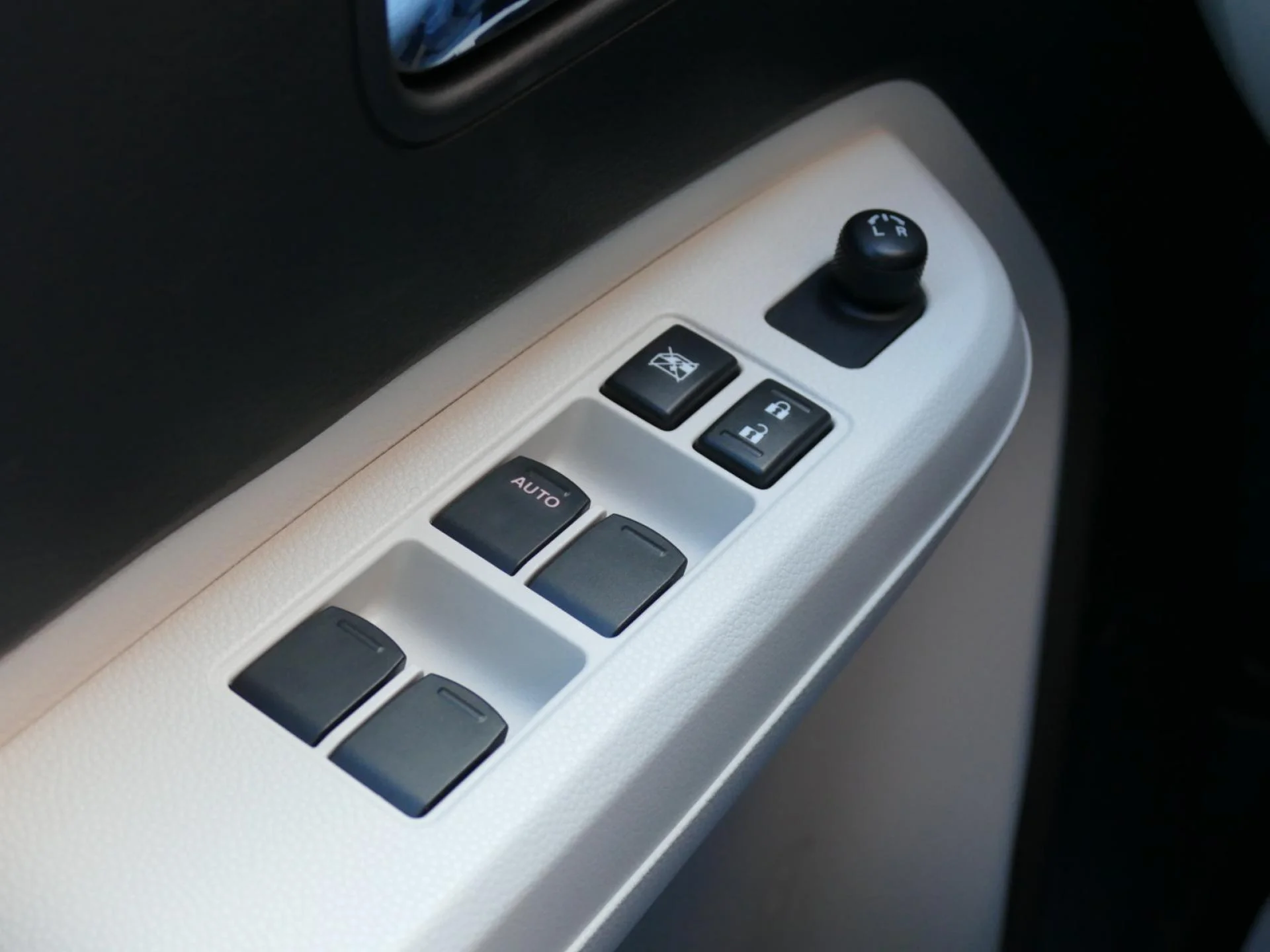 SUZUKI IGNIS - Miniature 21 sur 32 - Cliquer pour voir cette photo