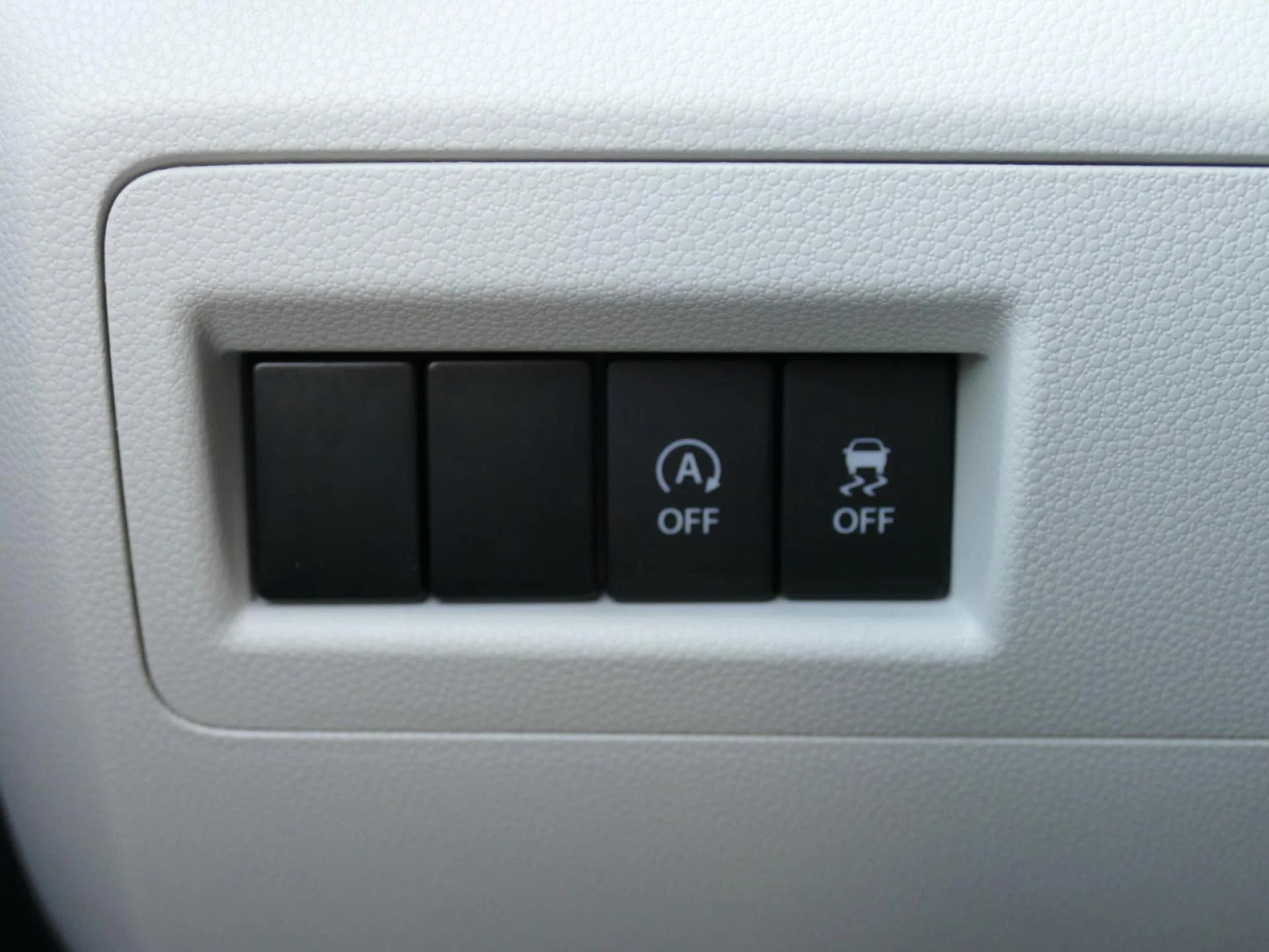SUZUKI IGNIS - Miniature 20 sur 32 - Cliquer pour voir cette photo