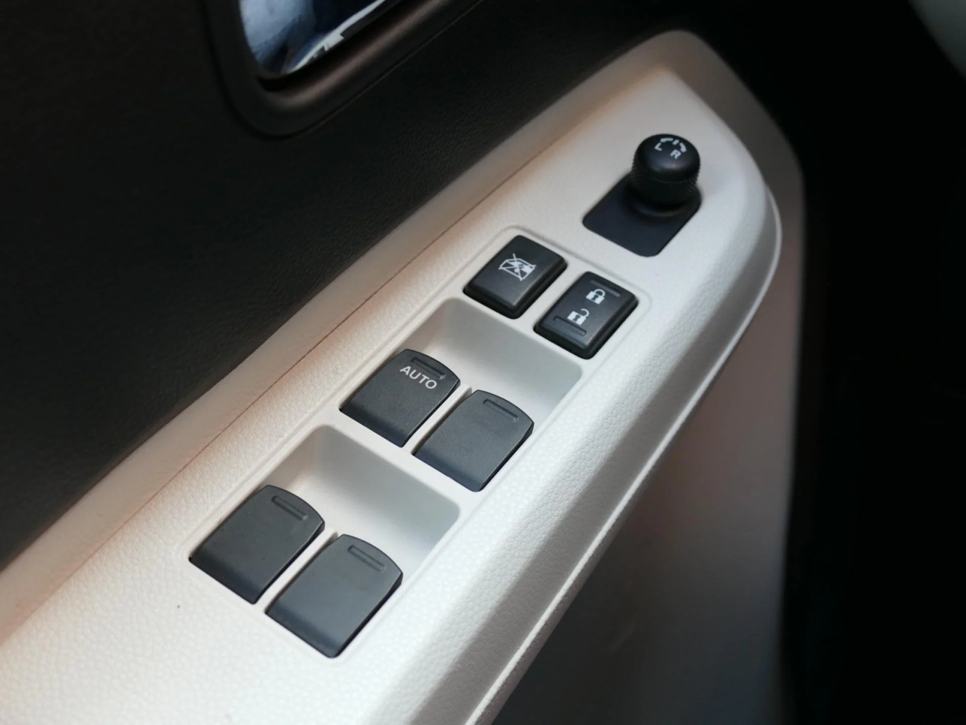 SUZUKI IGNIS - Miniature 16 sur 20 - Cliquer pour voir cette photo