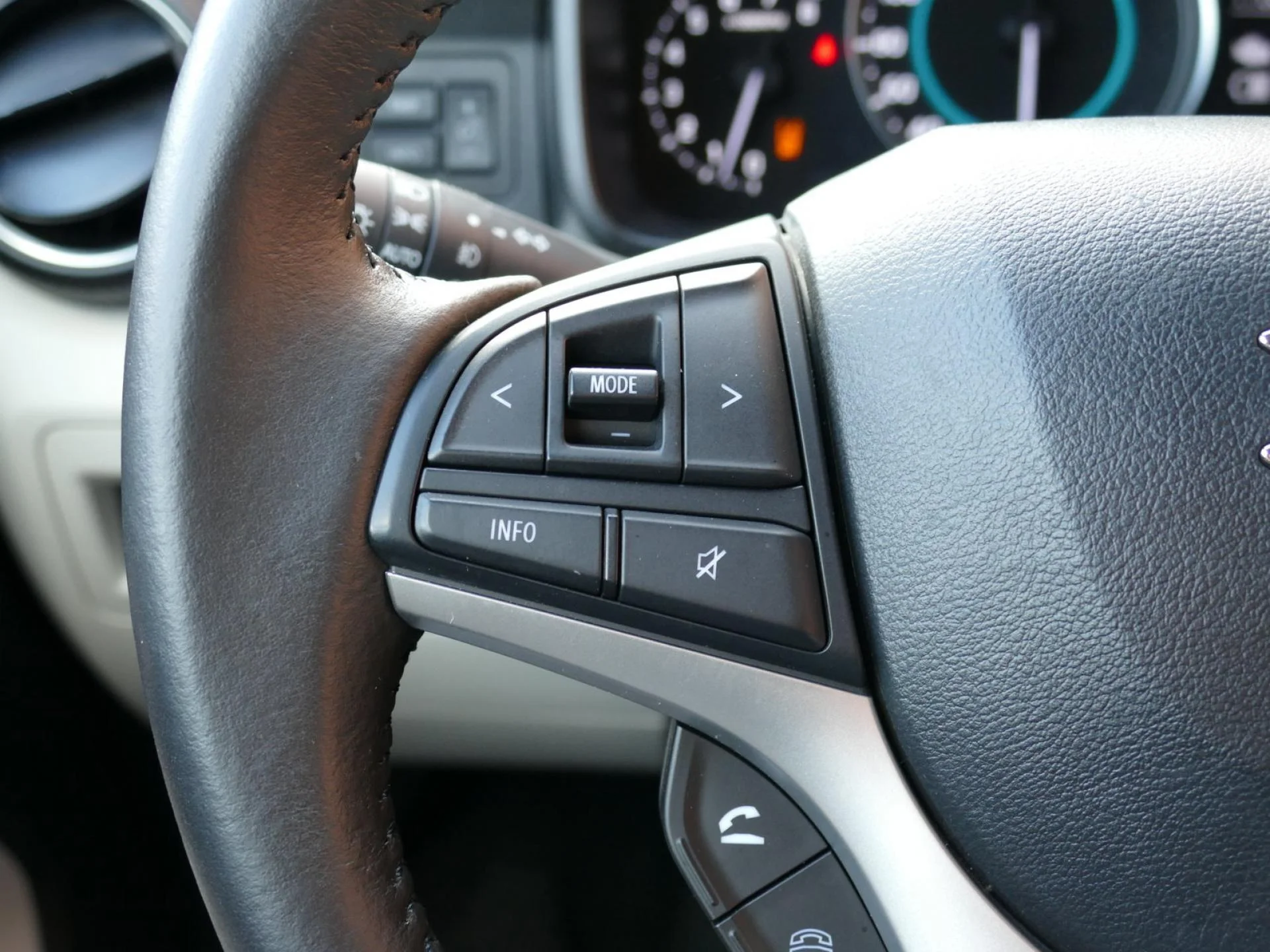 SUZUKI IGNIS - Miniature 11 sur 20 - Cliquer pour voir cette photo