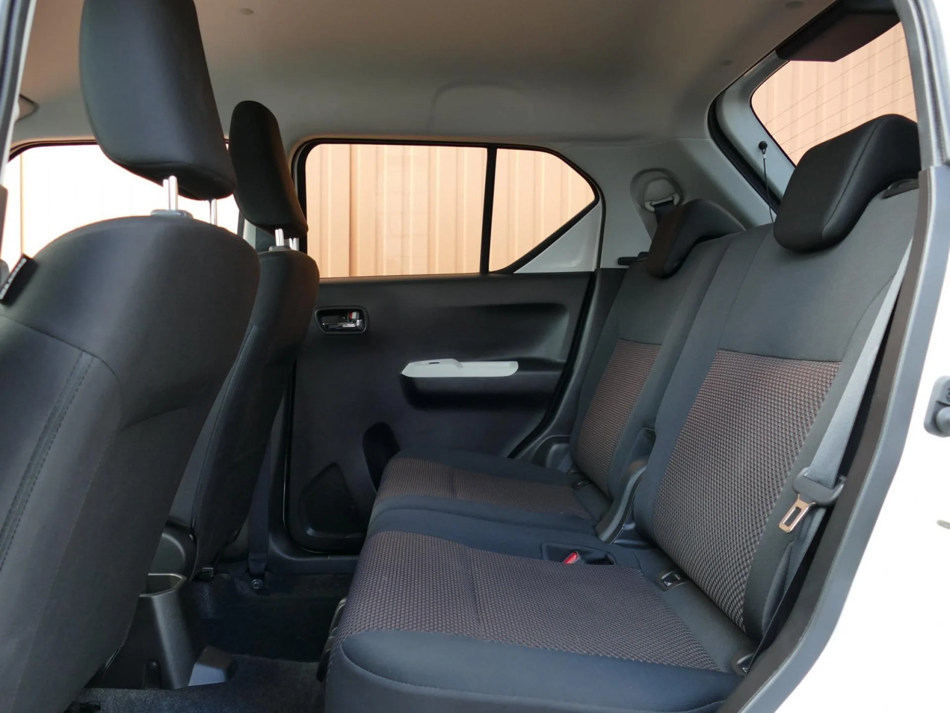SUZUKI IGNIS - Miniature 5 sur 20 - Cliquer pour voir cette photo