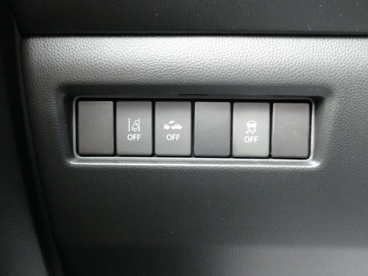 SUZUKI SWIFT - Miniature 10 sur 17 - Cliquer pour voir cette photo