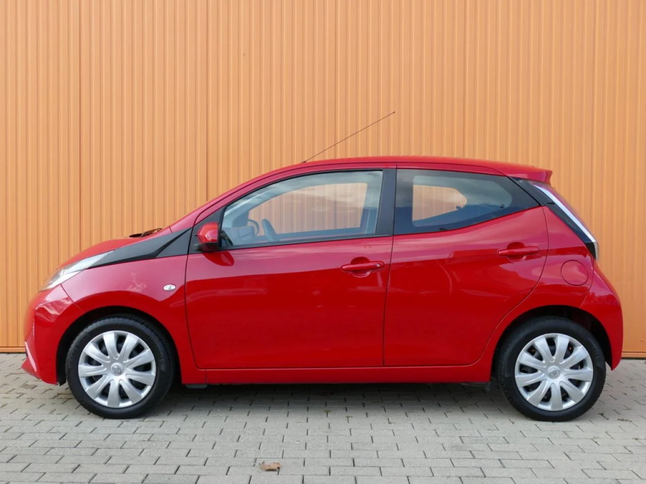 TOYOTA AYGO - Miniature 2 sur 3 - Cliquer pour voir cette photo