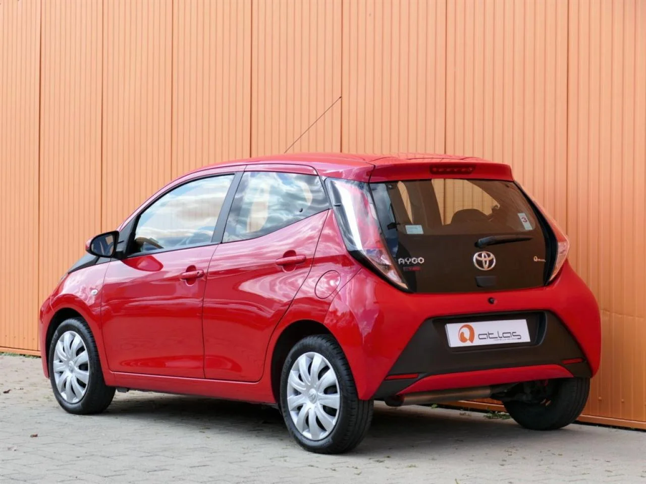TOYOTA AYGO - Miniature 3 sur 3 - Cliquer pour voir cette photo