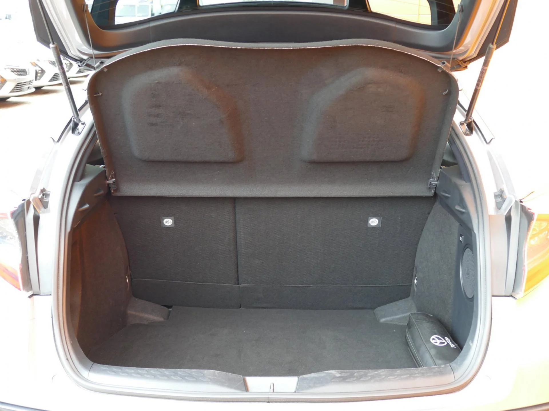 TOYOTA C-HR - Miniature 9 sur 35 - Cliquer pour voir cette photo