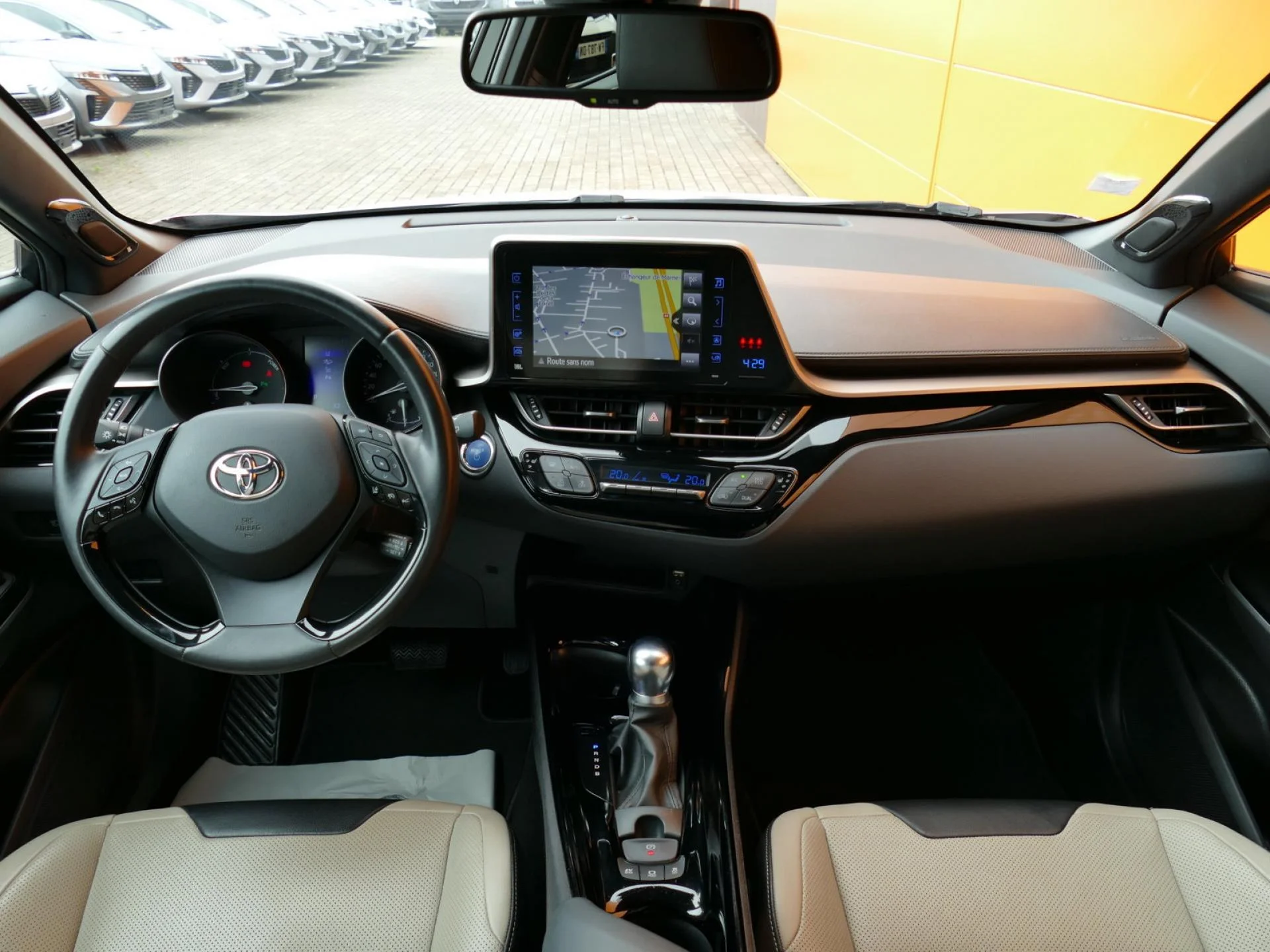 TOYOTA C-HR - Miniature 5 sur 35 - Cliquer pour voir cette photo