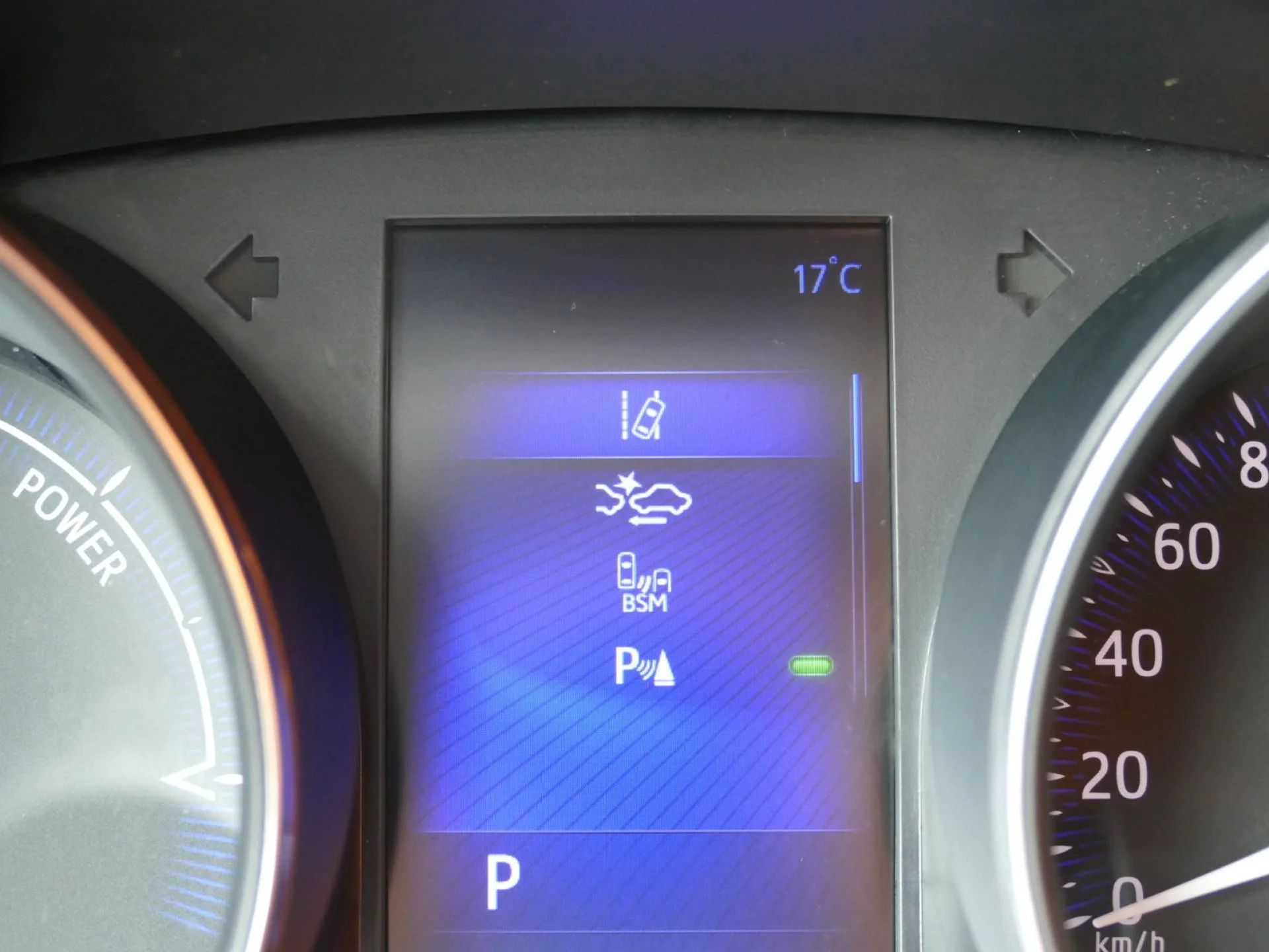 TOYOTA C-HR - Miniature 16 sur 35 - Cliquer pour voir cette photo