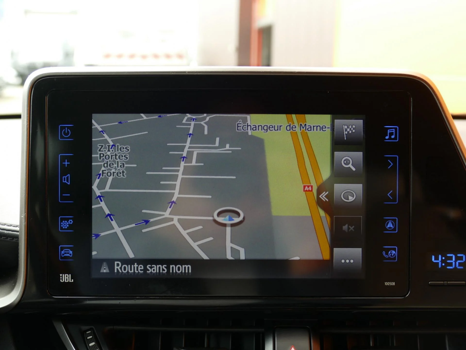 TOYOTA C-HR - Miniature 10 sur 35 - Cliquer pour voir cette photo
