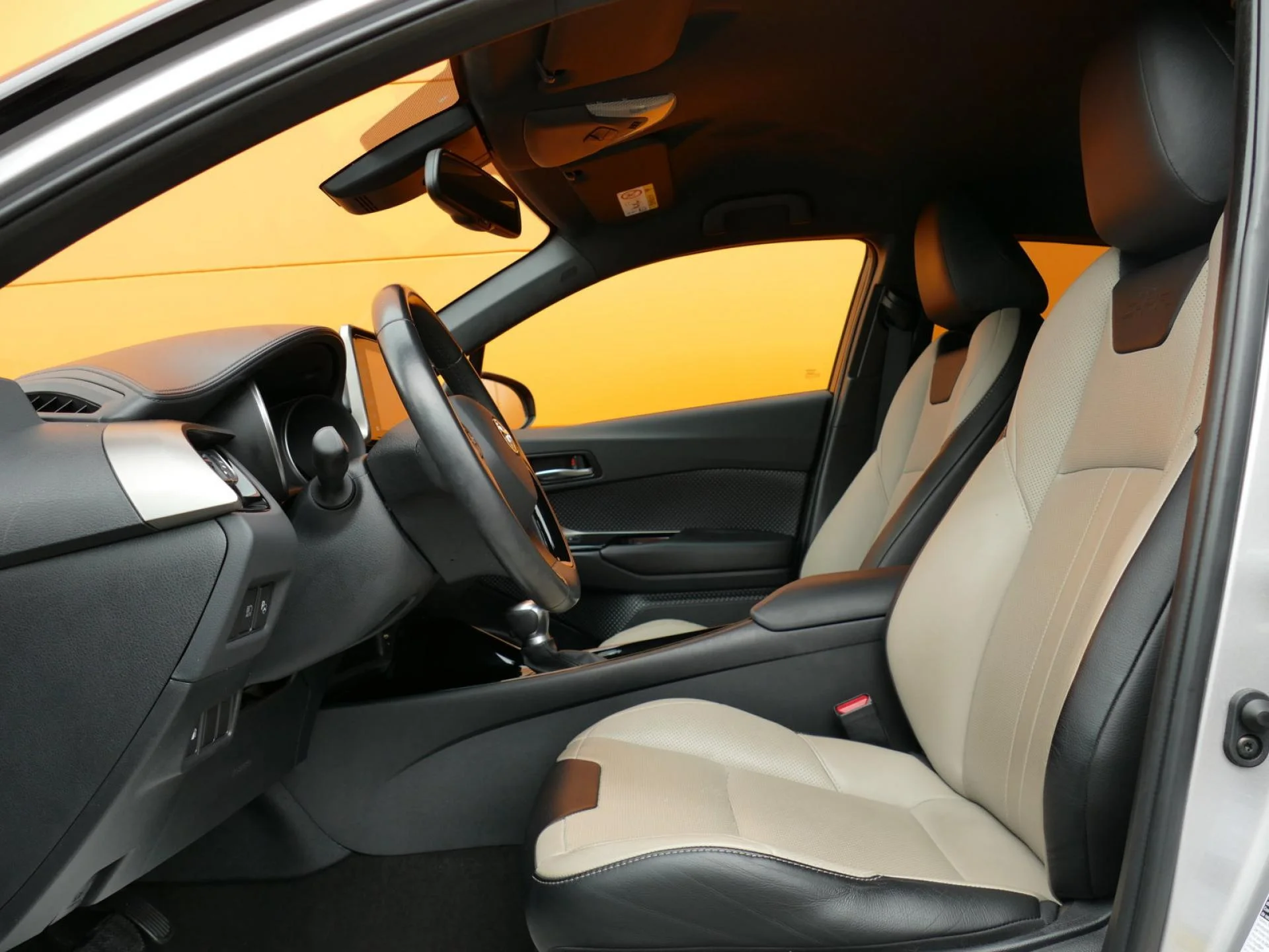 TOYOTA C-HR - Miniature 6 sur 35 - Cliquer pour voir cette photo