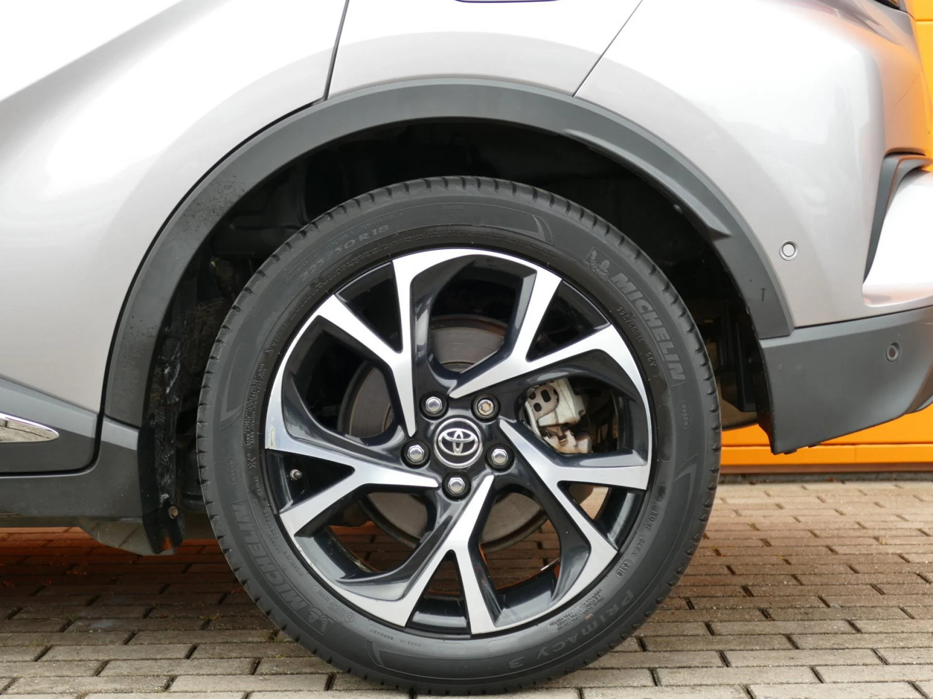 TOYOTA C-HR - Miniature 35 sur 35 - Cliquer pour voir cette photo