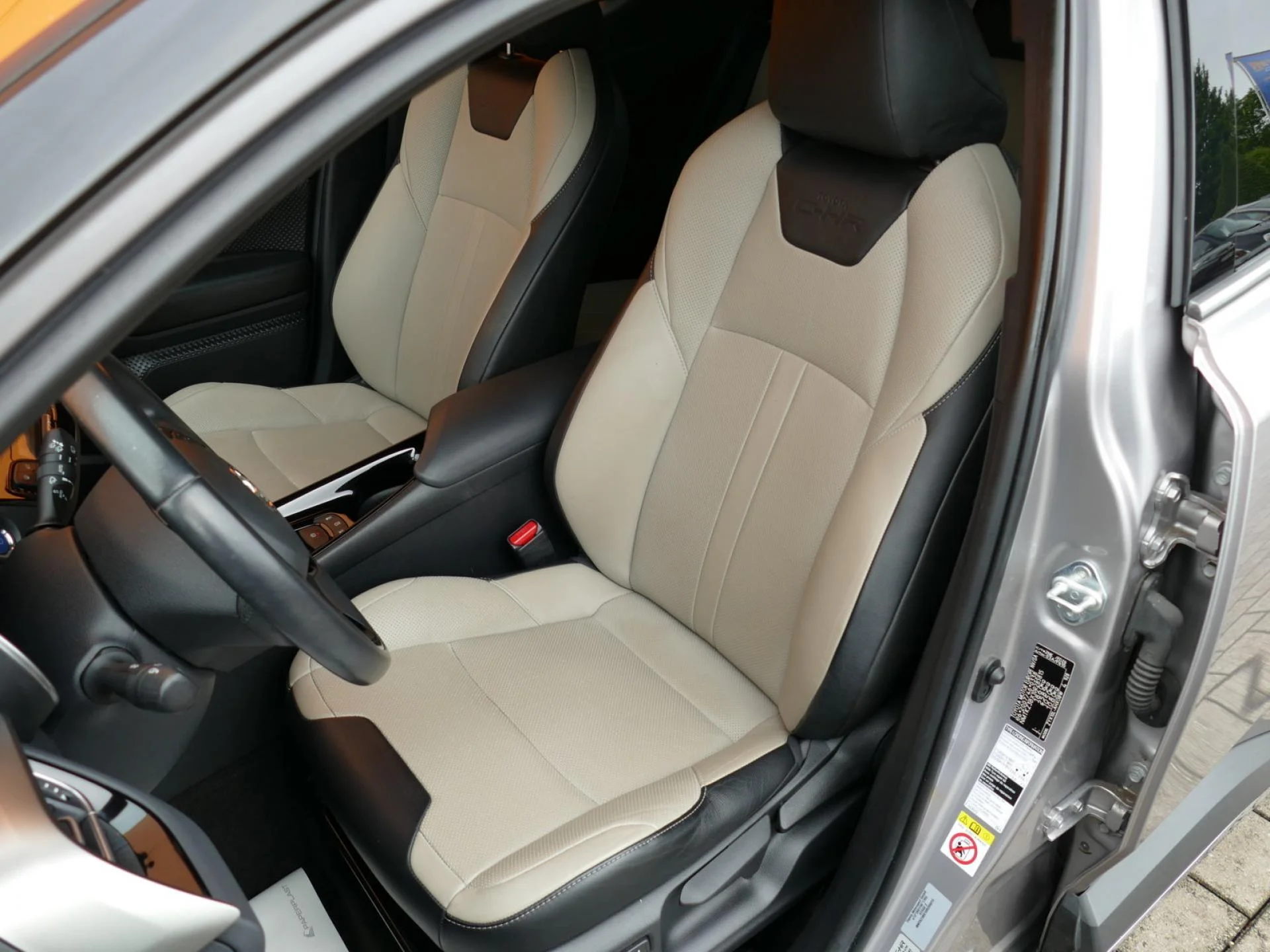 TOYOTA C-HR - Miniature 7 sur 35 - Cliquer pour voir cette photo