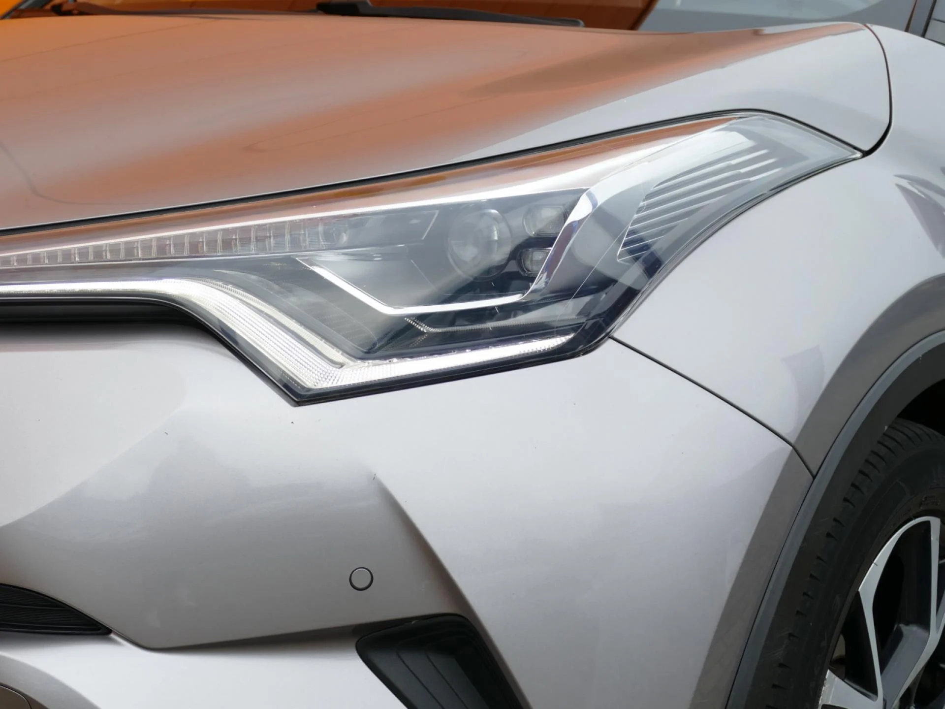 TOYOTA C-HR - Miniature 32 sur 35 - Cliquer pour voir cette photo