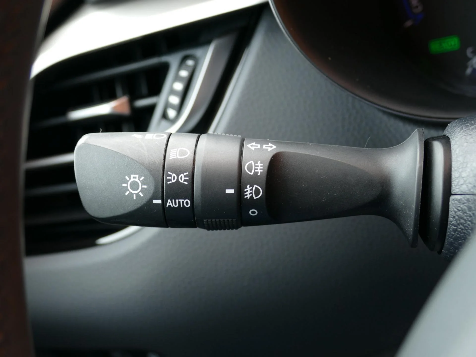 TOYOTA C-HR - Miniature 26 sur 35 - Cliquer pour voir cette photo