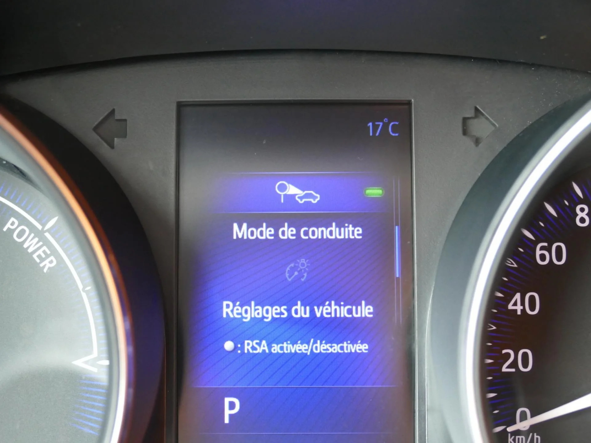 TOYOTA C-HR - Miniature 17 sur 35 - Cliquer pour voir cette photo