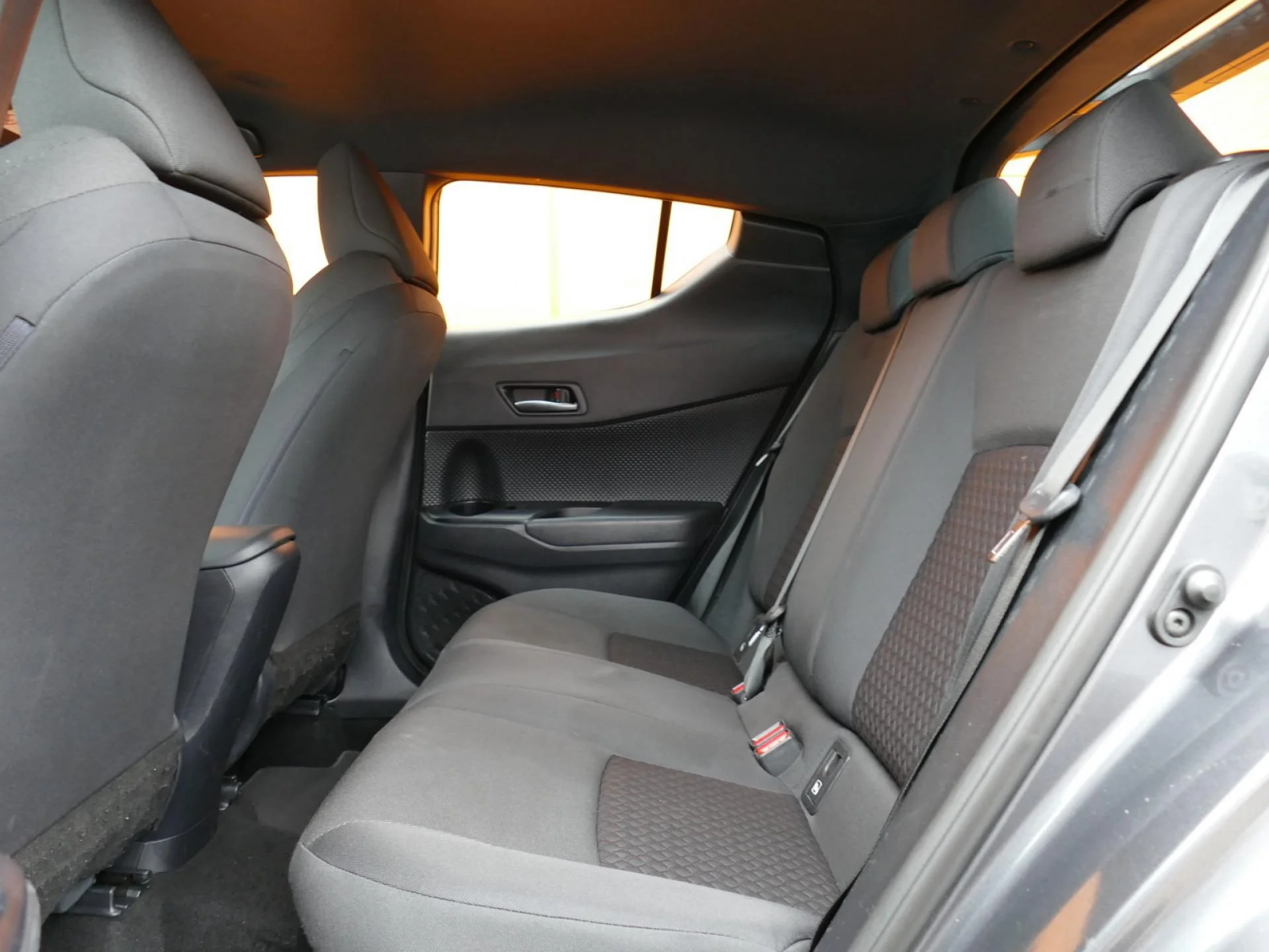 TOYOTA C-HR - Miniature 6 sur 32 - Cliquer pour voir cette photo