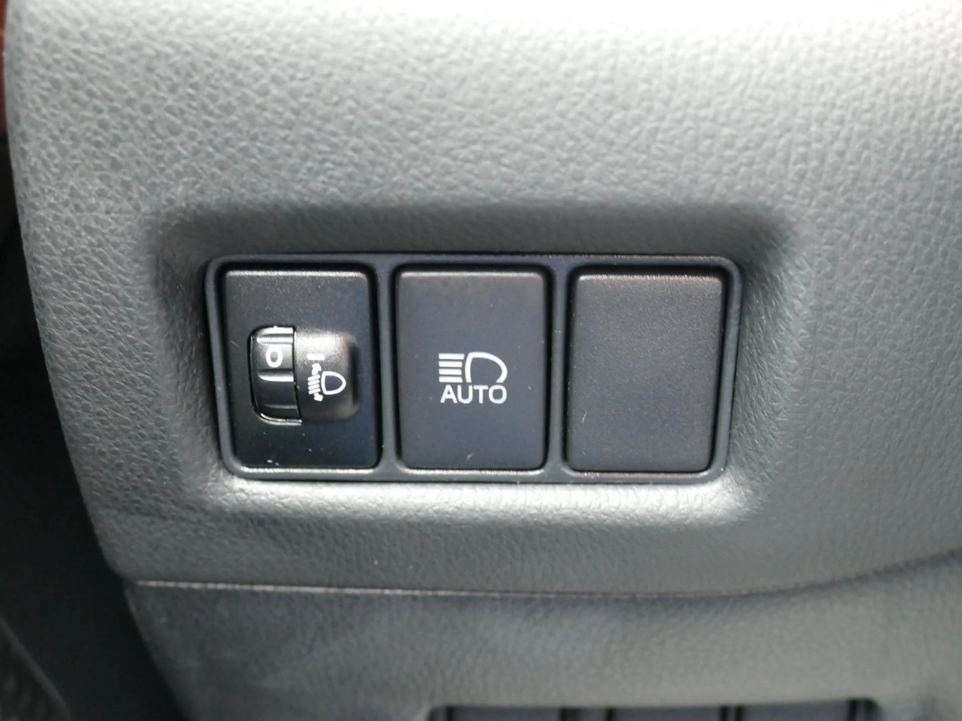 TOYOTA C-HR - Miniature 14 sur 32 - Cliquer pour voir cette photo