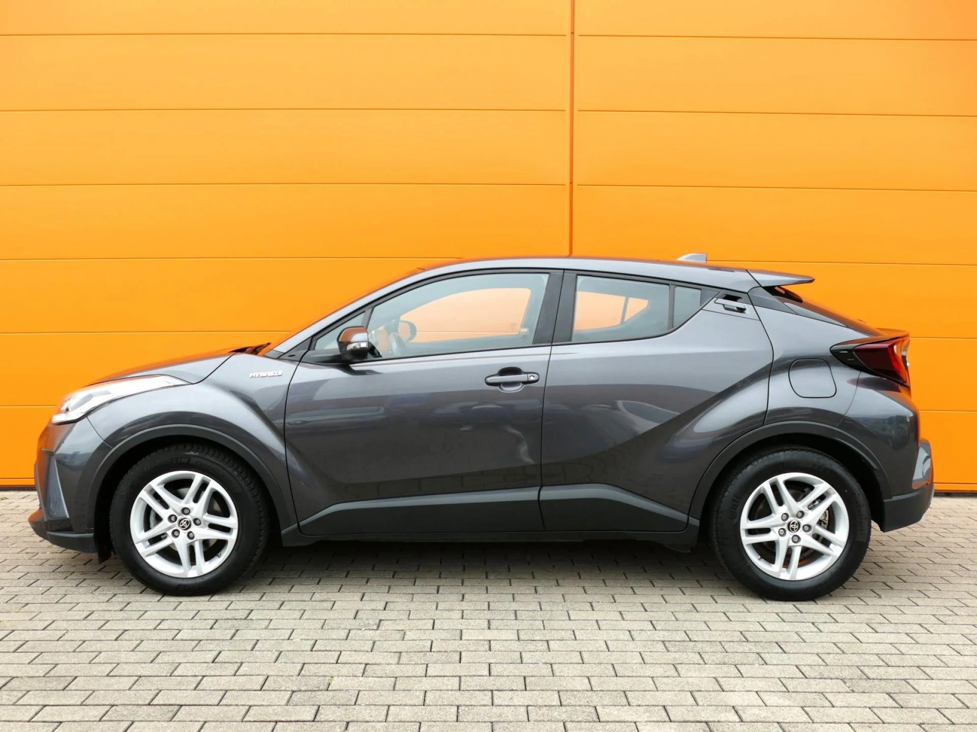 TOYOTA C-HR - Miniature 2 sur 32 - Cliquer pour voir cette photo