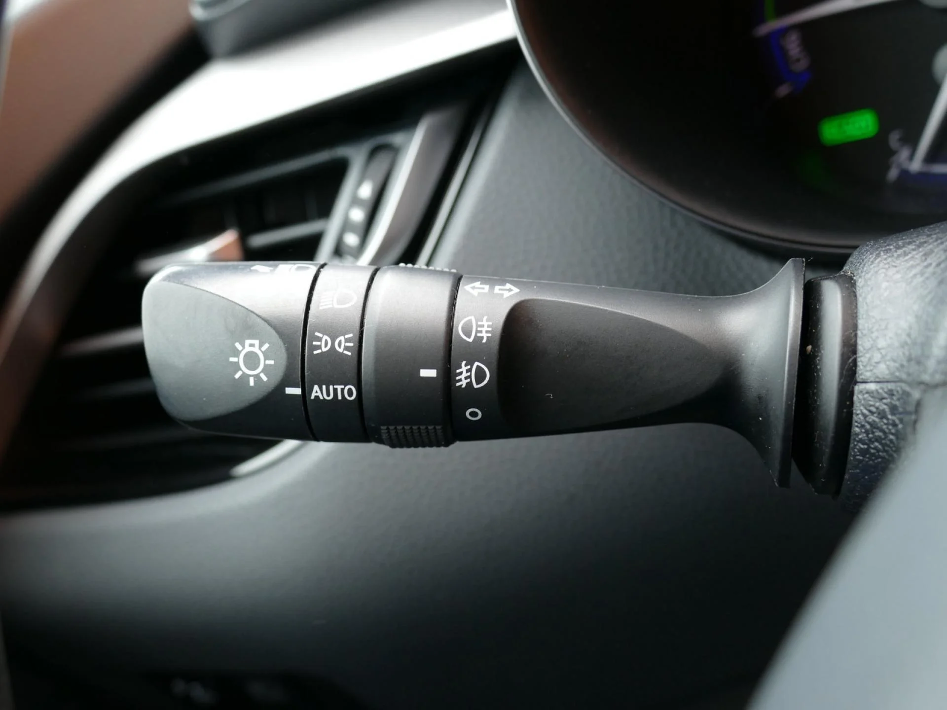 TOYOTA C-HR - Miniature 24 sur 32 - Cliquer pour voir cette photo
